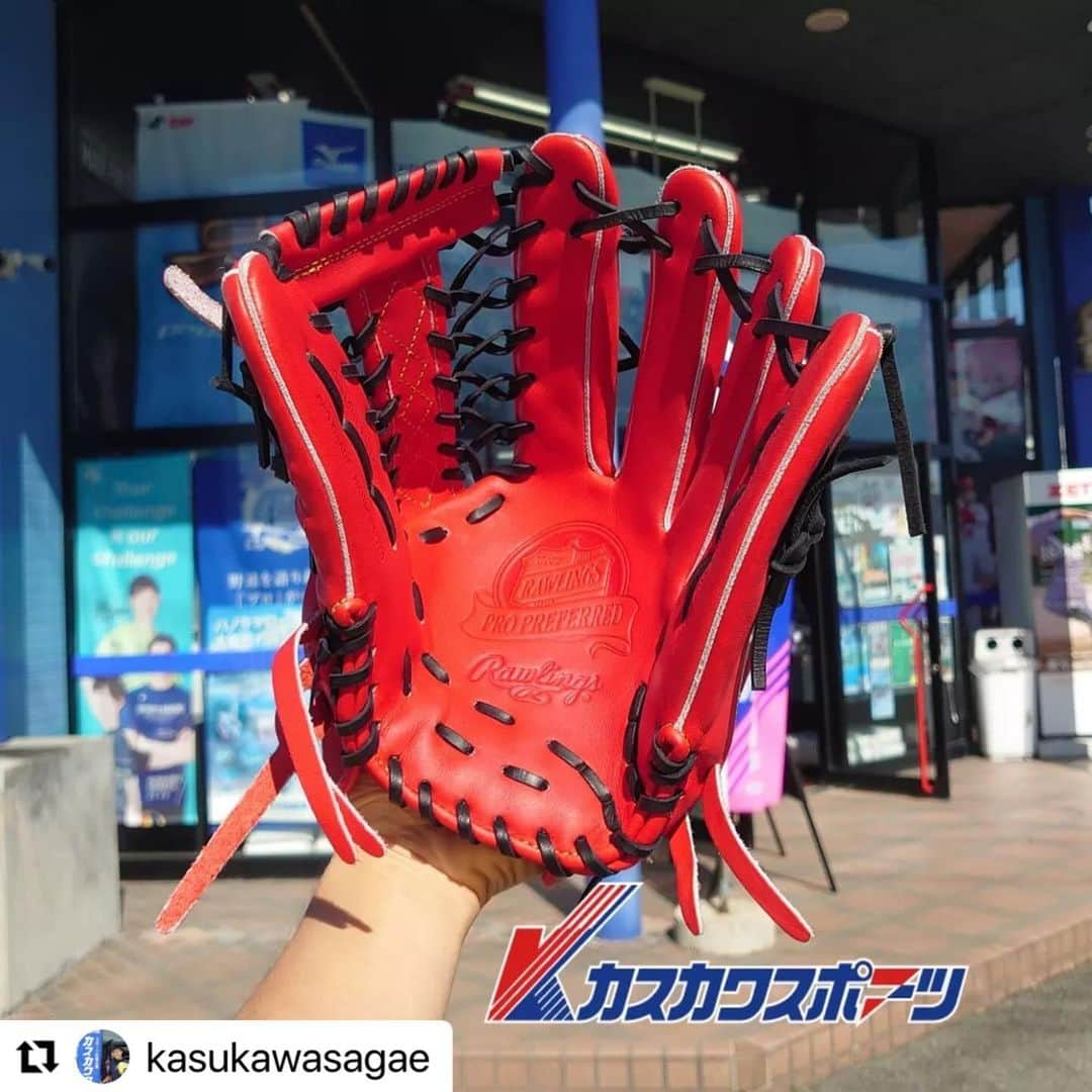 Rawlings Japanさんのインスタグラム写真 - (Rawlings JapanInstagram)「#Repost @kasukawasagae with @use.repost ・・・ ・⁡ ⁡最近Rawlings硬式外野手用の人気が凄い👏👏⁡ ⁡⁡ ⁡甲子園を見てもRawlingsのグラブを使っている選手が多数いました！⁡ ⁡⁡ ⁡そう！今、高校球児の間で人気急上昇中のRawlings⁡ ⁡⁡ ⁡特に外野手用は人気がありますね〜☝⁡ ⁡⁡ と、言うわけで今日も型付け⁡ ⁡⁡ ⁡オーソドックスな小指2本ですが、ポイントは人差し指！⁡ ⁡⁡⁡ ぴんっ！と真っ直ぐになっています！⁡ ⁡⁡ ⁡人差し指を中心にパタパタと関節を付けているので、スムーズな開閉が可能となります！！⁡ ⁡⁡ ⁡このグラブ、入荷してからいい形だなぁと思っておりました笑⁡ ⁡ご購入ありがとうございました！⁡ ⁡⁡ ⁡@rawlings_japan_llc ⁡ ⁡⁡ カスカワスポーツ寒河江店 阿部⁡ ⁡⁡ ⁡・⁡ ⁡・⁡ ⁡・⁡ ⁡ #野球  #baseball⁡ ⁡ #高校野球⁡ ⁡ #グラブ  #glove #gloves⁡ ⁡ #ローリングス  #Rawlings  #RawlingsJapan⁡  #Rawlingsglove #Rawlingsgloves⁡ ⁡ #プロプリファード  #propreferred⁡ ⁡ #HOH #HOHJapan⁡ ⁡ #goldglove #goldgloves⁡ ⁡ #型付け  #アベノカタツケ⁡ ⁡ #カスカワスポーツ⁡ ⁡ #カスカワスポーツ寒河江店⁡ @rawlings_japan_llc」10月29日 7時56分 - rawlings_japan_llc