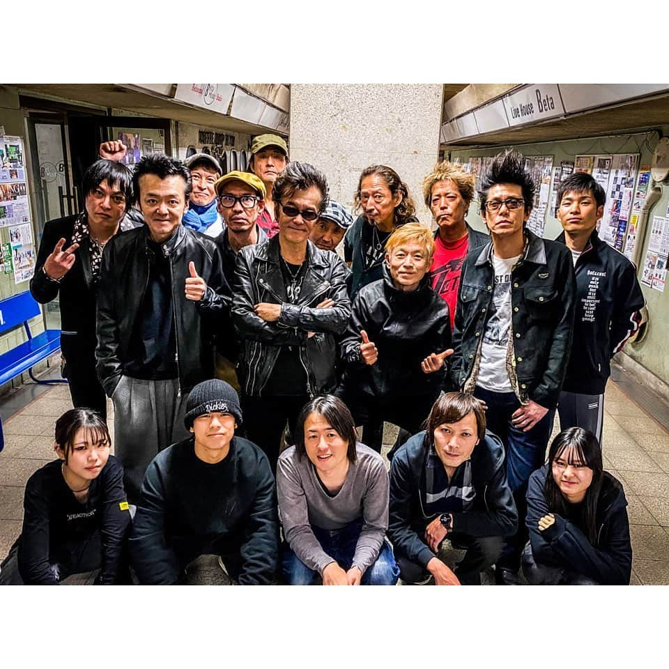 THE STREET BEATS（ザ・ストリート・ビーツ）さんのインスタグラム写真 - (THE STREET BEATS（ザ・ストリート・ビーツ）Instagram)「. ■秋のツアー!!昨夜の姫路は怒涛のビーツコールが炸裂!!胸アツ激アツな夜でした!本日10.29京都ミューズ!!ご来場お待ちしてます!!  ■DEBUT 35 YEARS TOUR｜BEST WISHES 2023 各地豪華なオープニングゲスト決定!!HPでご確認下さい!! 前売￥4500発売中!! 10.29(日)京都 MUSE 11.04(土)仙台 CLUB JUNK BOX 11.05(日)盛岡 GLOBE 11.11(土)豊橋 club KNOT ＊配信あり 11.12(日)神戸 太陽と虎 11.23(木祝)広島 SECOND CRUTCH 11.25(土)福岡 DRUM SON 12.02(土)名古屋 RAD SEVEN ＊配信あり 12.03(日)大阪 Music Club JANUS ★デビュー35周年YEAR FINAL★ 12.10(日)東京 新宿LOFT ＊配信あり 全公演｜前売￥4500発売中 当日￥5000　配信￥3000（10.21横浜、10.28姫路配信中。購入はHPで!）  ■デビュー35周年ライブDVD & CD『THANKS FIESTA』、ライブ会場にてNEWツアーグッズと共に発売中!!HPにて通販も受付中!!  ★NEW DVD『THANKS FIESTA -DEBUT 35 YEARS LIVE-』 ￥5000 ★NEW CD『THANKS FIESTA -DEBUT 35 YEARS LIVE-』 ￥3000 ★NEW[BEST WISHES]ツアーTシャツ黒　￥3500 （黒 / S、M、L、XL） ★NEW[BEST WISHES]ツアーTシャツ赤　￥3500 （赤 / S、M、L、XL） ★NEW[BEATSロゴ]トートバッグ　各￥2500  (黒、ナチュラル、ピンク、ターコイズ / 37㎝×36㎝×11㎝) ★NEW[BEATSロゴ]リストバンド　各￥1000 (黒、白、赤、黄)  【口座名 / NEOVISION】 【口座番号 / 00180-8-655394】 ■価格は全て税込です。商品代金に返送手数料をプラスしてお払い込み下さい。 返送手数料は1点￥500、2点以上は￥1000です。 ■通販は【郵便振替】にて受け付けます。 郵便局備え付けの青い払込取扱票 (「電信」ではなく「通常払込」のもの)を使用し、 【通信欄】に希望商品名、数量（サイズ指定や色指定をお忘れなく）、 【ご依頼人】の欄に郵便番号、住所、氏名、電話番号を 丁寧にご明記のうえ【商品代金合計＋返送手数料】をお払い込み下さい。 商品1万円以上ご購入で直筆サインプレゼント!!詳細はHPでご確認下さい!!  ■BASSエンリケ主催『蜂の四十年 俺のROCK自由祭』開催決定! BARBEE BOYSのデビューから40年、最年少エンリケが2024年ついに還暦を迎えます。 この40年の音楽人生をギュッと凝縮した濃厚な時間をお楽しみください。Let’s Grow Old Together!!  出演｜ENRIQUE with FRIENDS (ベミーズ/THE☆歌謡ROCKERS/RiQUEEN) THE STREET BEATS｜いまみちともたか High Time GUEST｜杏子/山本恭司(BOWWOW G2、ex-VOW WOW、WILDFLAG)/ うじきつよし(子供ばんど)/永井真理子/MAGUMI (Lä-ppisch)/Keith(ARB)  2024年2月3日(土) 川崎クラブチッタ 開場16:00｜開演17:00 前売¥5500｜当日¥6500ドリンク別 詳細はHPで!!  #thestreetbeats  #ストリートビーツ  #thejimmyjets  #jaguarandelcamino  #寺下カズキ」10月29日 8時00分 - thestreetbeats_official