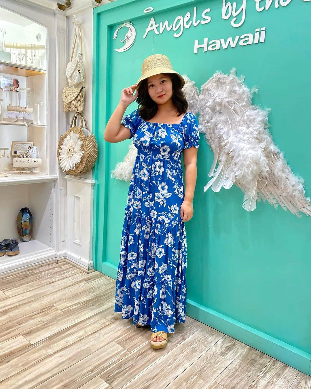 Angels By The Sea Hawaii Waikiki Based Boutiques ?Original clothing designed さんのインスタグラム写真 - (Angels By The Sea Hawaii Waikiki Based Boutiques ?Original clothing designed Instagram)「New Arrivals @angelsbythesea  最新ドレスが入荷しました👼 Mele Dressと同じ生地、カラーで新型ドレスが登場！ ムームーを現代版にアレンジした、当店オリジナルの定番デザインです🌺 帽子とバッグも新作！  New Dress has just in stores now.  Thank you for your support as always 🙏  👗👒👜 @angelsbythesea  📸 @mayumi_hawaii @angelsbythesea  📍Angels by the sea, Honolulu  @angelsbythesea has been Hawaii’s resort fashion brand based in Honolulu, Hawaii, since 2010. Please visit our online store 🌺www.angelsbytheseahawaii.com Owner Designer Nina Thai (Miss Waikiki) @nina_bythesea (日本語勉強中📚🙇🏻‍♀️) Please feel free to tag your pic for a chance to be featured!  ハワイのリゾートファッション、 エンジェルズバイザシー はミスワイキキである Nina Thai によって作られたハワイオリジナルファッションブランドです🌴日本語ウェブサイトはこちら www.angelsbytheseahawaii.jp  ハワイやリゾートファッションが好きな人は是非私達のアカウントをフォローして下さい🙌また私達の商品をポストする際にタグ付けしていただいたら私達からリポストされるチャンスがあります  #angelsbytheseahawaii #angelsbythesea #resortwear #hawaii #waikiki #supporthawaii #sheratonwaikiki #bandeau #palmleaves #hawaiibeaches  #ハワイ #ワイキキ #カイルア #ラニカイビーチ #シンプルコーデ #ハワイ好きな人と繋がりたい #エンジェルズバイザシーハワイ #エンジェルズバイザシー #リゾートファッション #ハワイに恋して #ハワイ限定 #シェラトンワイキキ #ワイキキビーチ」10月29日 8時02分 - angelsbythesea