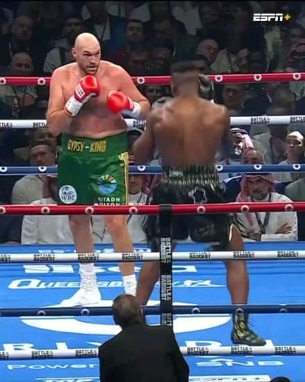 ロイ・ネルソンのインスタグラム：「I don't think the true boxers expected this!💣🥊」