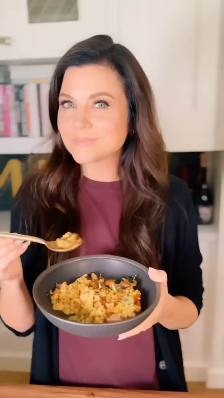 ティファニー・ティーセンのインスタグラム：「This recipe will give you all the fall feels. A mix of veggies and grains brought together by a rich curry coconut milk sauce. I love this recipe because it’s warm and comforting yet still healthy.」