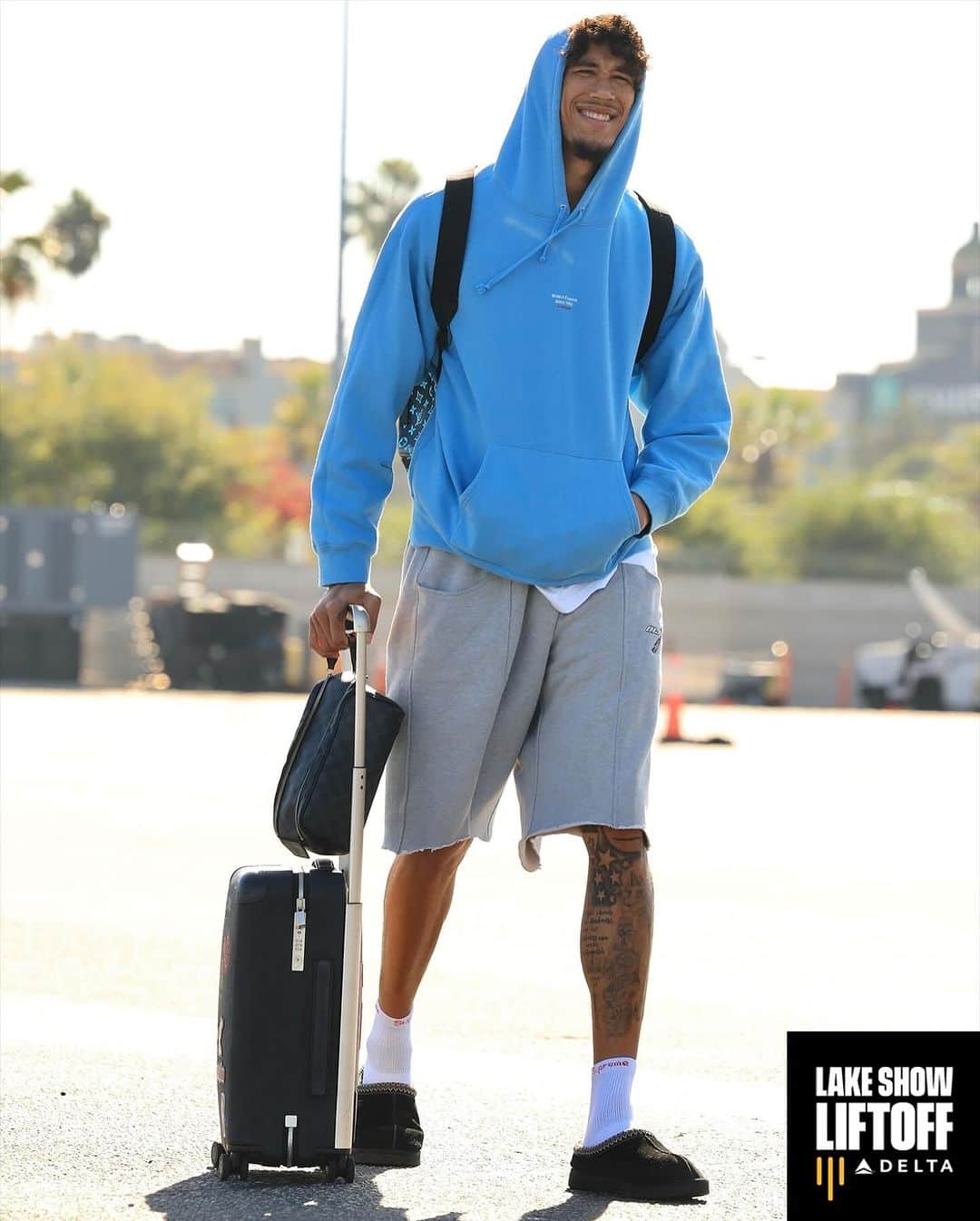Los Angeles Lakersさんのインスタグラム写真 - (Los Angeles LakersInstagram)「Quick trip ✈️   @delta | #LakeShowLiftOff」10月29日 8時16分 - lakers