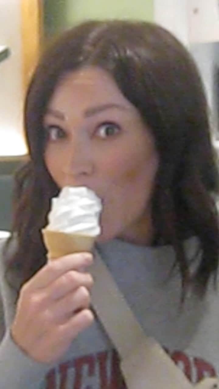 カリ・ジョブのインスタグラム：「Nothing like a little McDonald’s treat after worshiping Jesus! 🍦🥲」