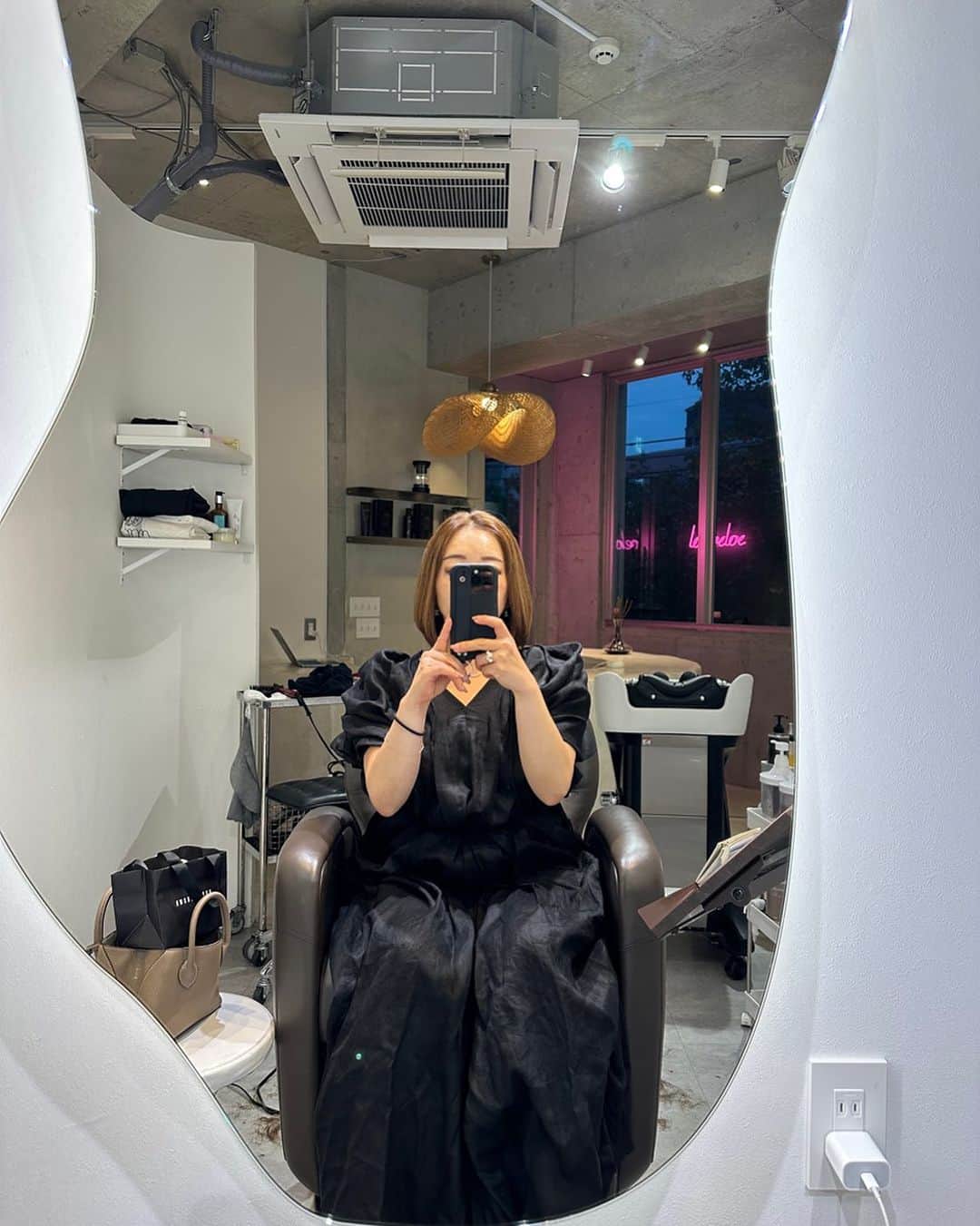 川原由維のインスタグラム：「髪切って✂️✂️✂️ 白髪染めた🤭  #haircut #ootd #mylan」