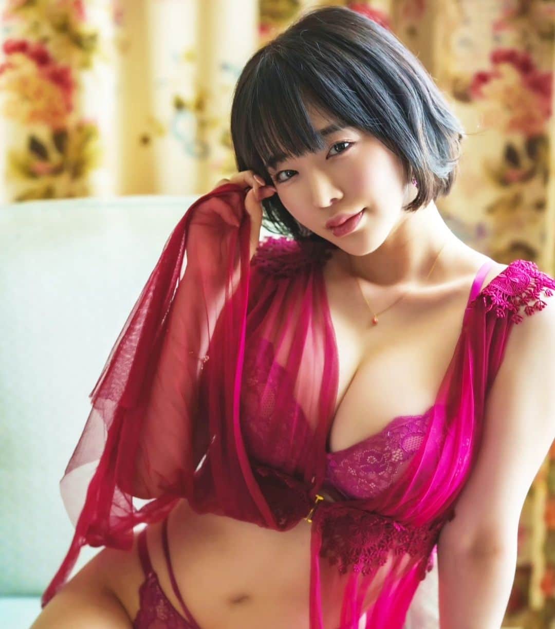 三宮つばきのインスタグラム：「もうすぐ10万人ダ💓」