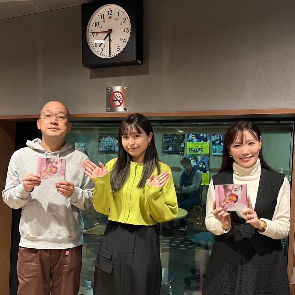 脇田もなりのインスタグラム：「JFN「Sunday　Flickers」 春風亭一之輔さん、汾陽麻衣さん ありがとうございました✨🥰  スタジオでお会いするの 4.5年ぶり！！👀 前回はリモート出演だったので こうして直接お会い出来て嬉しかったです〜✨  一之輔さんと同じ誕生日なんです🎂 来年の1月28日お祝いしてね〜㊗️笑  まだ聴いてない方はアーカイブで聴いてね🥰  #jfn #radio #サンデーフリッカーズ #tokyo」