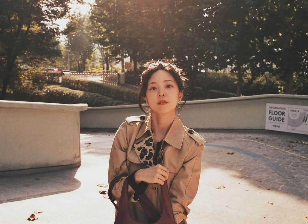 ヘイニのインスタグラム：「가을 산책 좋아요 곧 다가오는 11월도 좋아요 . . 📸: @minohmin」