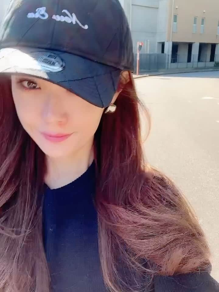 SARAKIMISAKIのインスタグラム：「最近めちゃくちゃお気に入りのキャップ🧢 @newera_golf  @newerajapan   何にでも合わせやすいから 黒と白両方使ってます🤍🖤 ゴルフウェアも私服にも使えるやつ嬉しい☺️  #pr #ゴルフ #ゴルフ女子 #ゴルフウェア #ゴルフコーデ #ゴルフ女子コーデ #ゴルフ場  #ゴルフ好きな人と繋がりたい #ゴルフ好き #golf #golfwear #golfswing #golfwear #golffashion #golfstagram #골프 #골프스타그램 #골프장 #라운드 #골프스윙  #高尔夫球 #高尔夫 #กอล์ฟ」