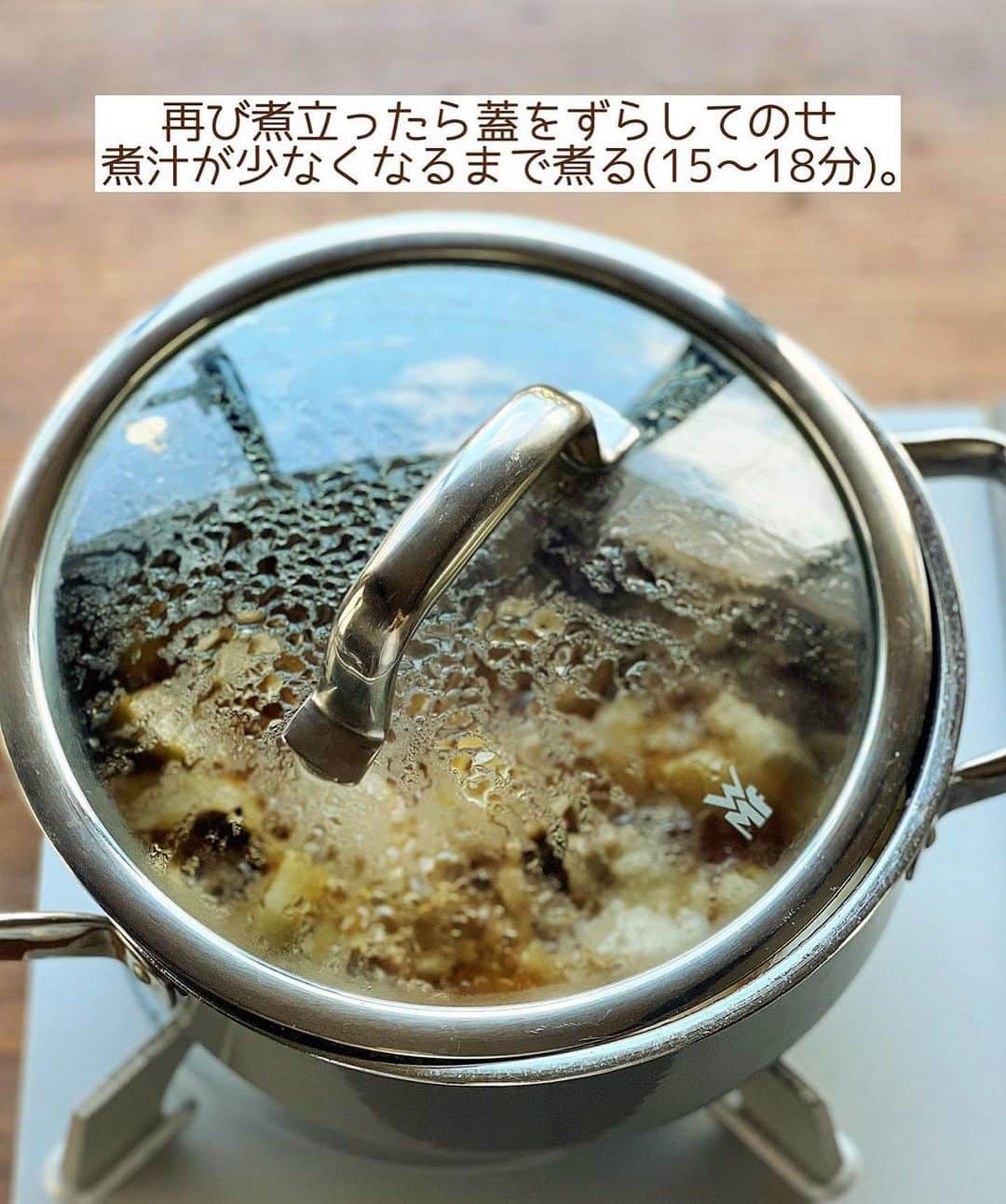 Mizuki【料理ブロガー・簡単レシピ】さんのインスタグラム写真 - (Mizuki【料理ブロガー・簡単レシピ】Instagram)「・ほったらかしで絶品💕 ⁡ ［#レシピ ］ ーーーーーーーーーーーー ほったらかし豚バラ大根 ーーーーーーーーーーーー ⁡ ⁡ ⁡ おはようございます☺️ ⁡ 昨日リールでご紹介したレシピの 静止画バージョンです✨ ⁡ ⁡ ▼ ▼ ▼ ▼ ▼ ▼ ⁡ ⁡ 煮るだけ簡単‼️ \ ほったらかし豚バラ大根 / ⁡ お鍋に入れたらほったらかしの 超簡単お手軽レシピ💓 煮るだけだからノンオイルで 味しみしみに仕上がりますよ〜😋 ⁡ ごはんにもお酒にも合うので よかったらお試し下さいね✨ ⁡ ⁡ ⁡ ⋱⋰ ⋱⋰ ⋱⋰ ⋱⋰ ⋱⋰ ⋱⋰ ⋱⋰ 📍簡単・時短・節約レシピ更新中  Threadsもこちらから▼ @mizuki_31cafe ⁡ 📍謎の暮らし＆変なライブ垢 @mizuki_kurashi ⋱⋰ ⋱⋰ ⋱⋰ ⋱⋰ ⋱⋰ ⋱⋰ ⋱⋰ ⁡ ⁡ ⁡ ＿＿＿＿＿＿＿＿＿＿＿＿＿＿＿＿＿＿＿ 【2人分】 豚バラ薄切り肉...150g 大根...10cm(350g) ●水...200ml ●醤油・みりん...各大2 ●砂糖...大1 ●和風顆粒だし...小1/2 ●生姜チューブ...3cm 万能ねぎ(斜め切り)...適量 ⁡ 1.大根は皮を剥き、1cm厚さのいちょう切りにする。豚肉は3cm長さに切る。 2.(直径20cmの)鍋に●を入れて中火で煮立て、1を加えて豚肉をほぐす。再び煮立ったら蓋を少しずらしてのせ、煮汁が少なくなるまで煮る(15〜18分)。 3.器に盛り、ねぎをのせる。 ￣￣￣￣￣￣￣￣￣￣￣￣￣￣￣￣￣￣￣ ⁡ ⁡ 《ポイント》 ♦︎直径20cmのお鍋を使用します♩ ♦︎煮汁が鍋底にうっすら残る程度まで煮込みます♩ ♦︎(鍋のサイズが違う場合は特に)途中で1〜2回混ぜると均等に味が染みます♩ ♦︎時間に余裕があれば一度冷ますと◎ ⁡ ⁡ ⁡ ⁡ ⁡ ⁡ ⋱⋰ ⋱⋰ ⋱⋰ ⋱⋰ ⋱⋰ ⋱⋰ ⋱⋰  愛用している調理器具・器など   #楽天ROOMに載せてます ‎𐩢𐩺  (ハイライトから飛べます🕊️) ⋱⋰ ⋱⋰ ⋱⋰ ⋱⋰ ⋱⋰ ⋱⋰ ⋱⋰ ⁡ ⁡ ⁡ ⁡ ⁡ ✼••┈┈┈┈┈••✼••┈┈┈┈┈••✼ 今日のごはんこれに決まり！ ‎𓊆#Mizukiのレシピノート 500品𓊇 ✼••┈┈┈┈┈••✼••┈┈┈┈┈••✼ ⁡ ˗ˏˋ おかげさまで25万部突破 ˎˊ˗ 料理レシピ本大賞準大賞を受賞しました✨ ⁡ 6000点の中からレシピを厳選し まさかの【500レシピ掲載】 肉や魚のメインおかずはもちろん 副菜、丼、麺、スープ、お菓子 ハレの日のレシピ、鍋のレシピまで 全てこの一冊で完結 𓌉◯𓇋 (全国の書店・ネット書店で発売中) ⁡ ⁡ ⁡ ⁡ ⁡ ⁡ #ほったらかし豚バラ大根m #大根 #大根レシピ #豚肉レシピ #豚バラ大根 #煮物 #節約料理  #簡単料理  #時短料理 #mizukiレシピ  #時短レシピ #節約レシピ #簡単レシピ」10月29日 9時04分 - mizuki_31cafe