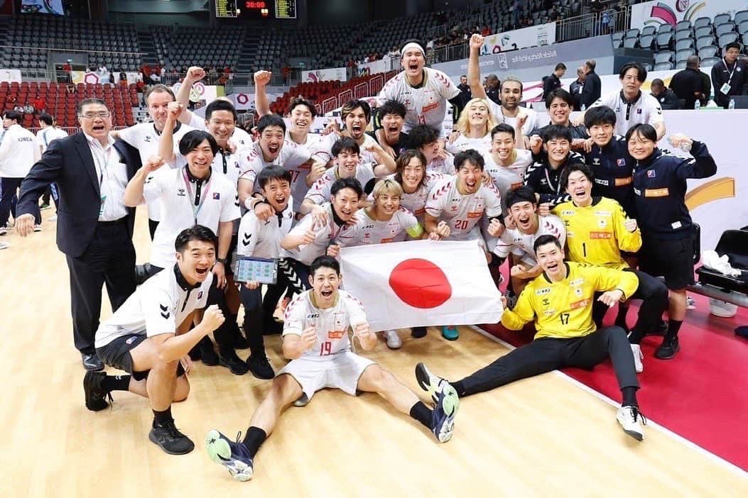 宮崎大輔のインスタグラム：「パリオリンピック出場権獲得 おめでとう㊗️ この時を待ってました❗️ 日本ハンドボールが世界と闘えること本当に嬉しく思います‼️ このままおりひめジャパンも勝ち進んでほしい‼️  #ハンドボール #日本代表 #出場権獲得 #handball」