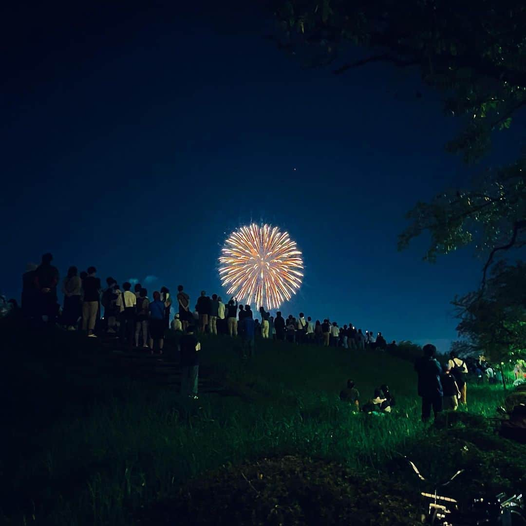 高田夏帆さんのインスタグラム写真 - (高田夏帆Instagram)「認めてあげる事、大切にしてあげる事、 あたし自身をまるっと愛してゆく事が難しい 何故ならこれができたからあれもできるって 結びつかない人だから やだねぇ  ここ数ヶ月間､きっと生きてきた中で1番私に対して丁寧に優しく生きてきたと思うの 喉のために､憎らしくて愛らしいタコのために🐙  落ちる時も病める時も裏切らない私でいたくて 大切な人達を肯定して全てを受け入れたくて☺︎  頭の中を少し見せましたほんの少しだよ秘密だよー 伝えたい事なんてないの孤独な独り言だよー」10月29日 9時08分 - takadakaho