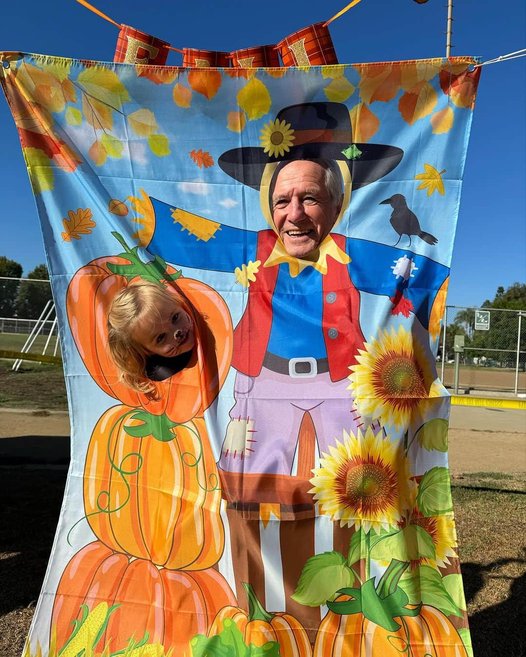 BROOKE EVERSさんのインスタグラム写真 - (BROOKE EVERSInstagram)「Halloween weekend here in LA with the family is something else! Rocky living her best life (last slide) 🤣🎃」10月29日 9時25分 - brookeevers