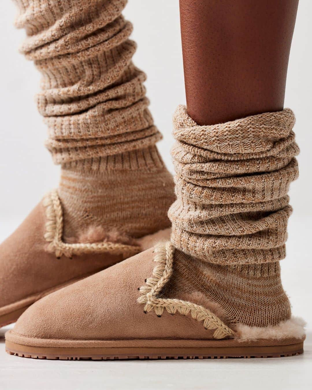freepeopleのインスタグラム：「*Adds to cart* Link in bio to shop the Mou Cabin Cozy Slippers.」