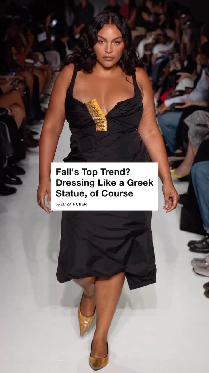 WHO WHAT WEARのインスタグラム：「While it’s rare for a trend to sneak up on our team of editors, this one lived outside our periphery for multiple seasons before cementing itself on our sartorial radar. Aptly dubbed “Greek-statue dressing” by our Editor in Chief @katcollings, this uptick in drapey detailing fully established its relevance on the spring 2024 runways, as brands like @16arlington and @toryburch showed heavily textured pieces with statuesque qualities. Find more on the ethereal trend at the link in our bio.  photos: @16arlington, @christopher_esber, @toryburch」