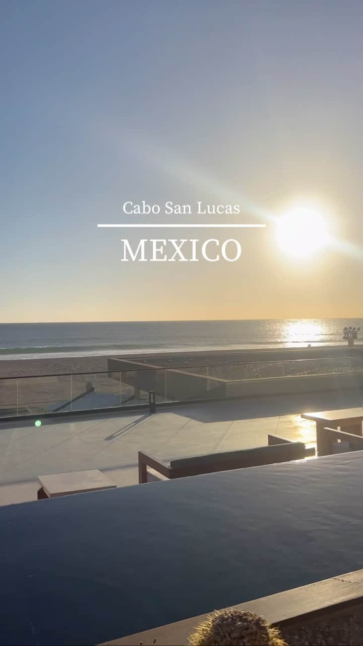 Sarah Mundoのインスタグラム：「Cabo Wellness get away 💕 Epic Full moon at end 🧘‍♀️  #cabo #loscabos #nobu #mexico #waldorf #lunareclipse #fullmoon #Taurus」