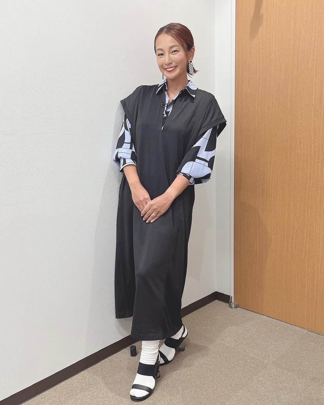 三船美佳のインスタグラム：「毎日放送『住人十色』 10/28(土)17:00〜17:30放送  シャツ、ワンピース→ #vingtrois @vingtrois_official  ピアス→ #calinouu @calinouu_official  @toiro_mbs @mystyle.wu_fashion  @ma.make」