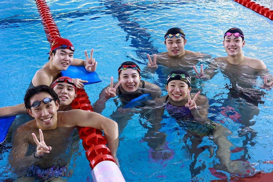 大橋悠依のインスタグラム：「． 4日間ほど東洋で練習させてもらいました🏊‍♀️🌊 学生たちみんな優しくてパワフルでした！ ありがとうございました💪🩵 今日から合宿でアメリカへ出発します🇺🇸  photo by @mmmayuko08   #itomantoshin @official_itoman  #seiko #seikosports  @seiko_sports  #東洋大学 @toyo_swim」