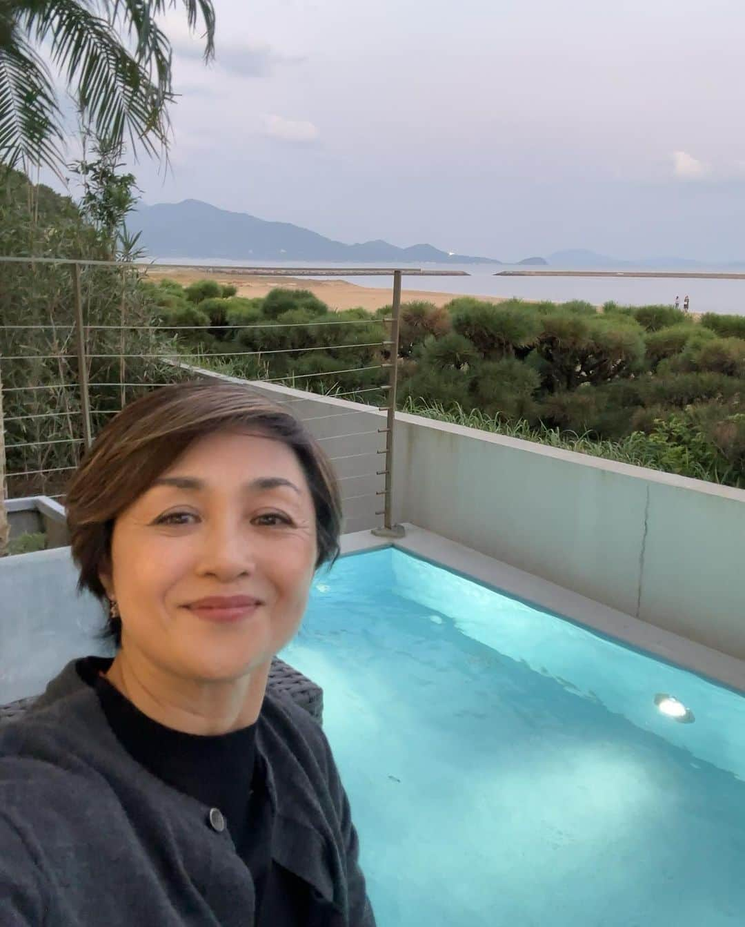 香坂みゆきさんのインスタグラム写真 - (香坂みゆきInstagram)「素敵なお宿でした 波静〜水野旅館　佐賀唐津  目の前が海の素敵なお部屋 寄せる波の音を聞きながら 幸せなひととき💕  #旅行  #女子旅  #唐津  #お宿  #波の音  #❤️  @manaho_sounds  @junko_388」10月29日 10時18分 - miyuky__way