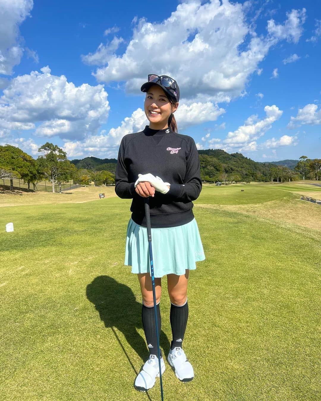 中村優のインスタグラム：「⛳️大多喜城ゴルフ倶楽部⛳️ 暑くて後半で半袖に着替えた🌞 レギュラーティーでも短めだったからパーオン率高かった🙌🏼😙💖 @nkmr_yu_golf」