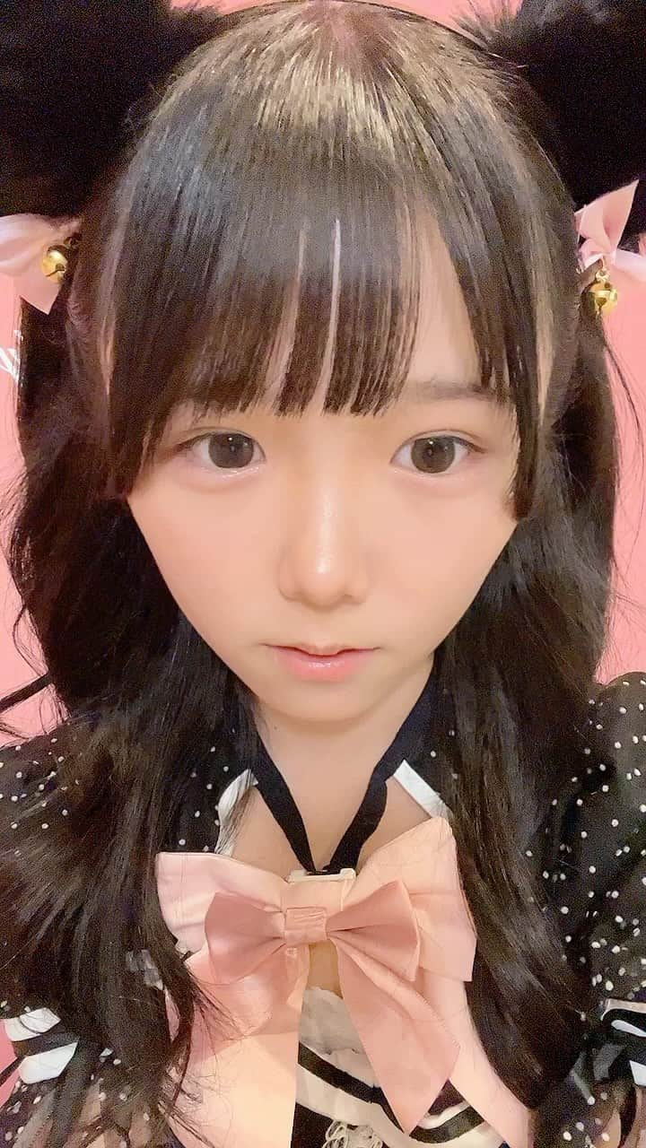 鈴もものインスタグラム：「黒猫だよ🐈‍⬛🎀   #07 #高校2年生」