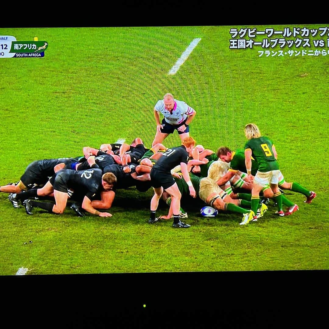 高橋ひとみさんのインスタグラム写真 - (高橋ひとみInstagram)「ラグビーワールドカップ2023  フランス大会🏉  南アフリカ🇿🇦代表　スプリングボックスの皆さん、優勝おめでとうございます🎉㊗️  南アフリカ代表スプリングボックス🇿🇦はニュージーランド代表オールブラックス🇳🇿との死闘の末、12対11で競り勝ち、２大会連続4回目の優勝を果たしました🎉 　 感動の試合でした🏉  #南アフリカ観光親善大使  #南アフリカ観光局 #rwc2023  #springboks  #allblacks  #strongertogether  #gobokke @feel_south_africa_jp」10月29日 10時45分 - hitomi_momoe