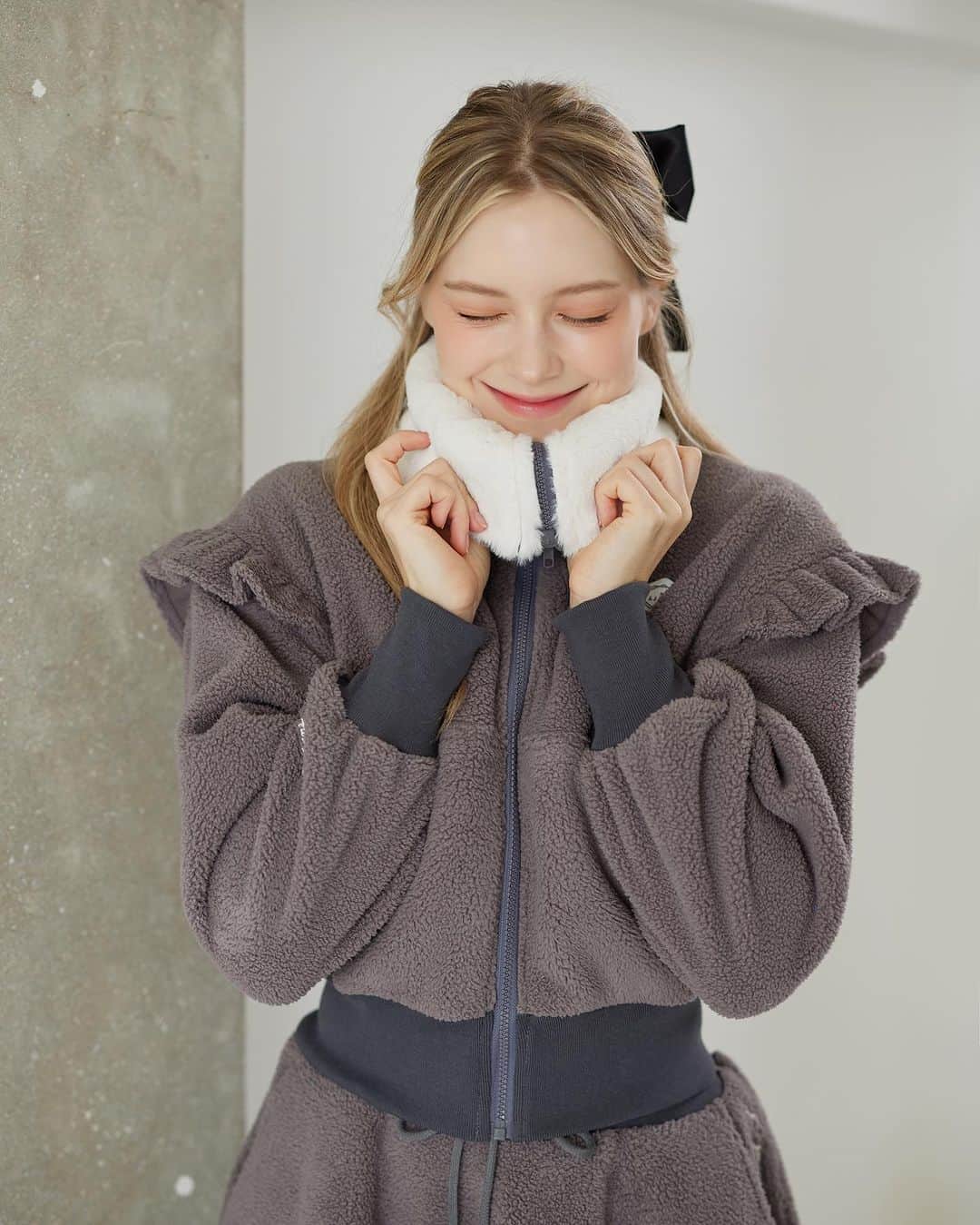 J.JANE JAPANさんのインスタグラム写真 - (J.JANE JAPANInstagram)「. Winter collection 2023☃️❄️  Fleece Frill zip-up set  ¥42,900（in tax）  Free Size  暖かくて可愛いアウターセットアップが新登場💕  襟に入ったファー生地と防風の裏地が暖かさを演出し 生地の重量も軽量化しています。  軽やかでありながら、 暖かいセットアップなので寒い冬ラウンドも 快適にお過ごしいただけます。  🇯🇵 https://www.j-jane.jp/  ⋱⋰ ⋱⋰ ⋱⋰ ⋱⋰ ⋱⋰ ⋱⋰ ⋱⋰  #韓国ゴルフウェア#ゴルフウェア#ゴルフウェアレディース #可愛いゴルフウェア#j_jane#ゴルフウェアセレクトショップ #人気ゴルフウェア #ゴルフ女子#ゴルフ女子コーデ」10月29日 10時50分 - j.jane_japan