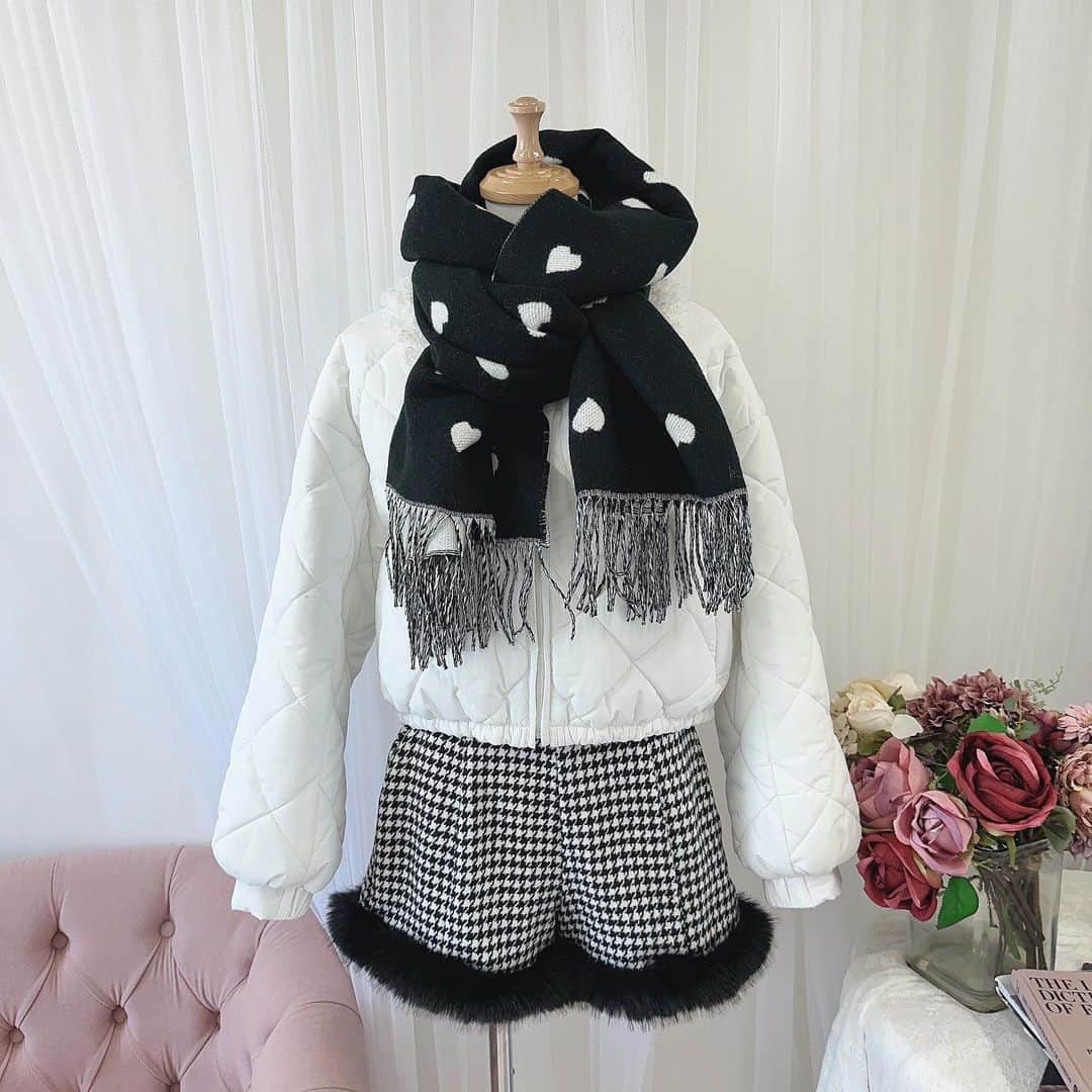 evelynのインスタグラム：「winter collection♡ ㅤㅤㅤㅤㅤㅤㅤㅤㅤㅤㅤㅤㅤ \ 11月上旬入荷予定 / #アシメ柄ロングSK ¥8,900 【CK/PI/BK】 ㅤㅤㅤㅤㅤㅤㅤㅤㅤㅤㅤㅤㅤ #evelyn #エブリン」