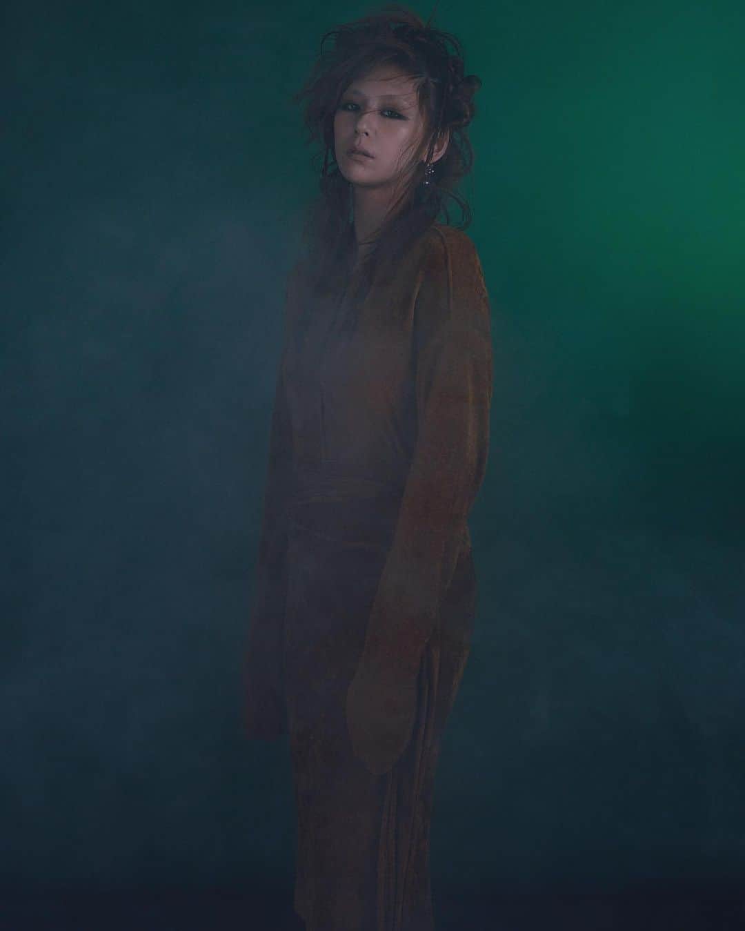 小田切ヒロのインスタグラム：「VOCE Model：mariya nishiuchi Photo：kodai ikemitsu Styling：riku oshima Hair&Make：hiro odagiri #nous_works#屋久島#ガジュマル#苔と湿度」
