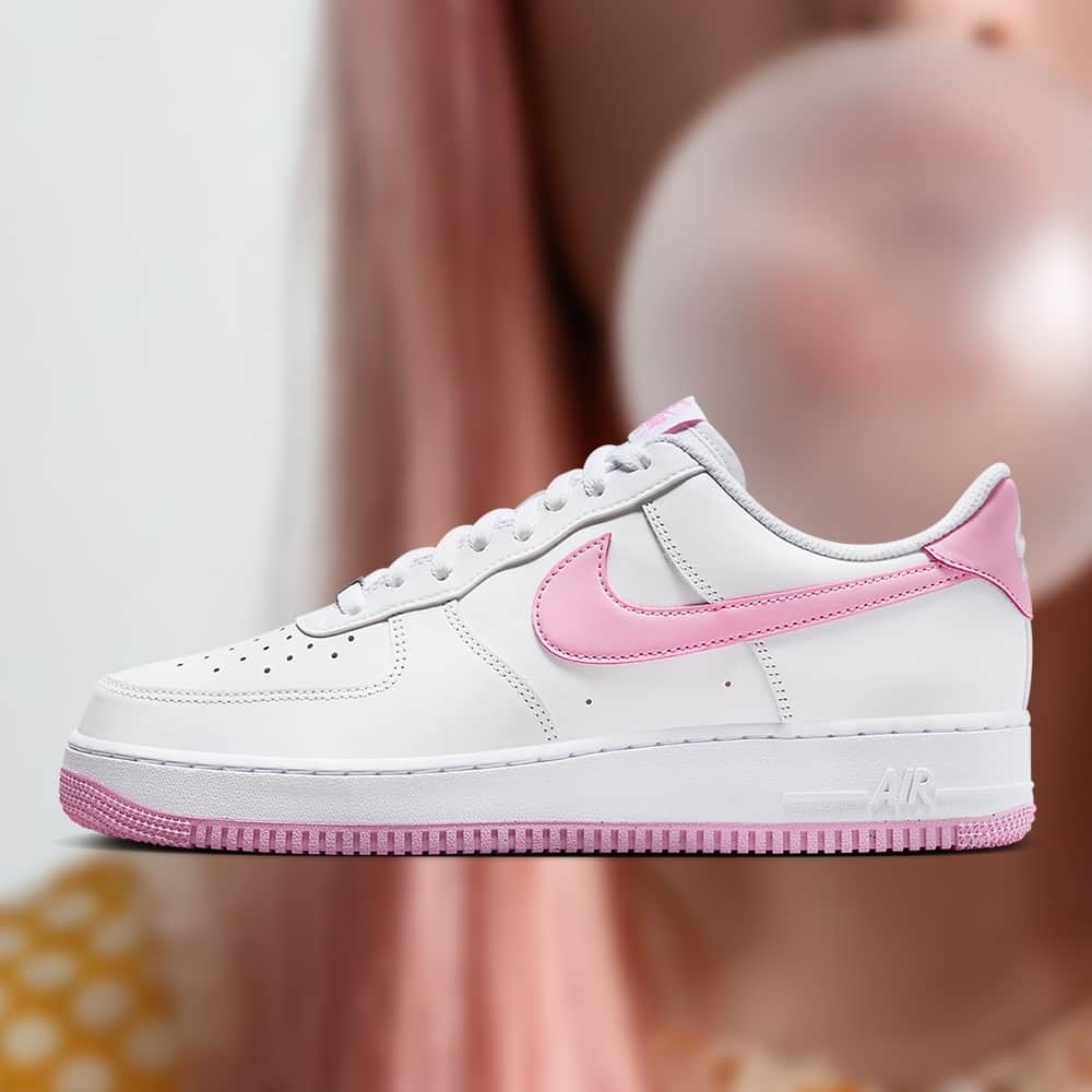 Sneaker Newsさんのインスタグラム写真 - (Sneaker NewsInstagram)「Nike blows up an Air Force 1 Low "Bubblegum" 🫧🍬⁠ ⁠ Tag someone who is obsessed with chewing gum 😄」10月29日 11時00分 - sneakernews