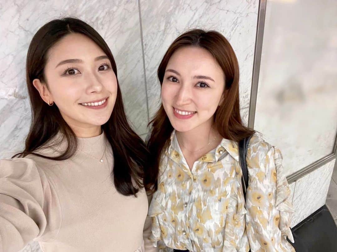 ウーデンジェニファー里沙のインスタグラム：「* フリーアナウンサーとして 活躍している松田和佳ちゃん🤍  小学校から学校が同じ後輩です！  美しく上品な雰囲気を持つ中で、 パワフルな一面もある所にキュン🤍  共通点が多く、 ゆっくり話せて嬉しいなぁ☺️  .  .  .  #アナウンサー #announcer #大阪 #梅田」
