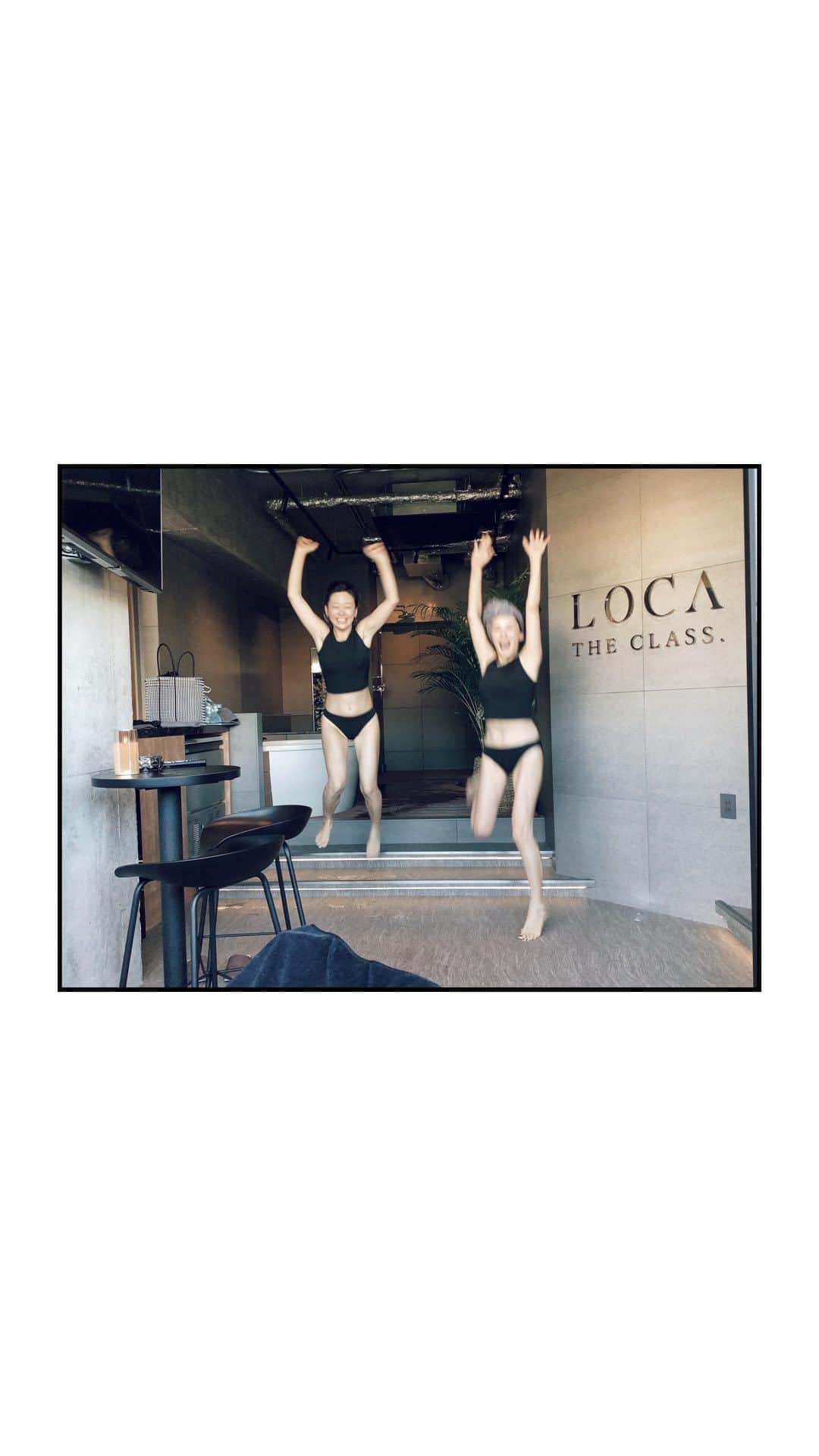 藤田敦子のインスタグラム：「ㅤ 朝も早よから @maki_kiriyama とSauna。 @the.class_sauna 別館でかなり癒された〜〜！  バスルーム2つあるし、女性2人でも取り合いにならず。笑 自分のもの広げられて居心地良しです。  サウナ内は広めなので、2人だと寝転んで足上げられるし サウナの中で割と大画面でテレビ観れたので わてらはスパイファミリーを。笑  湿度もちょうど良く、いい頃合いになると 勝手にロウリュしてくれるシステム👍  自動ロウリュのあと扇風機で熱波送られるのは 私たちには厳しかった🤣 大爆笑しながら熱い熱い言うて外気浴へ。  もちろん水風呂も、しっかり温まった後に堪能。 さらに私はお風呂でゆっくりさせてもらいました。  朝からかなりリフレッシュできて癒されたなあ。 私的には今まで行った中で 一番過ごしやすいサウナやったかも✨  次は @junna と @m_iiicooo も連れてゆきたいと マキ氏と話しておりました。」