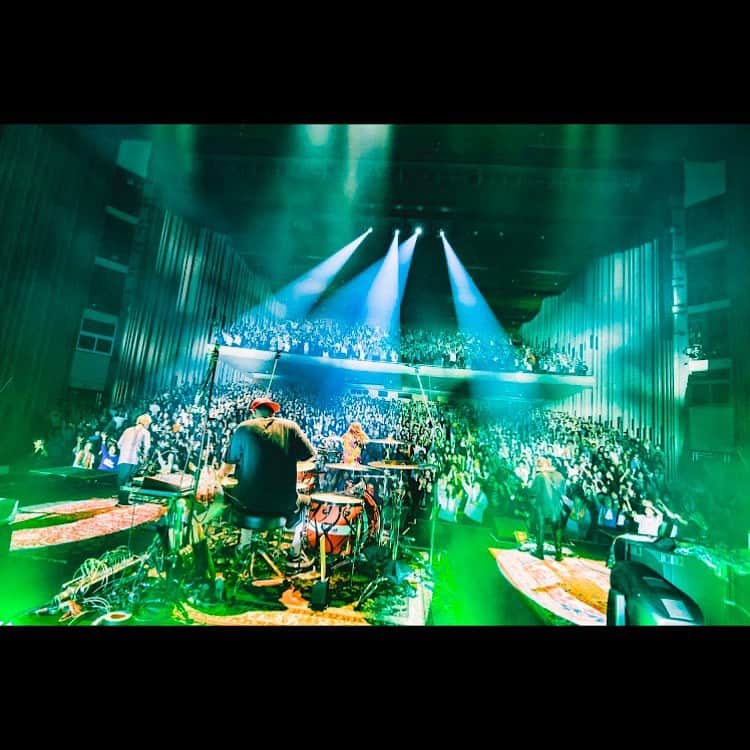 上杉研太さんのインスタグラム写真 - (上杉研太Instagram)「都会のラクダ TOUR 2023-2024 ～ 駱駝革命21 ～  新潟県民会館 -Day1-  元気いっぱいの新潟でまたもや最高を更新  最高&最高でした👍  Photo by @cazrowaoki」10月29日 11時20分 - kentauesugi