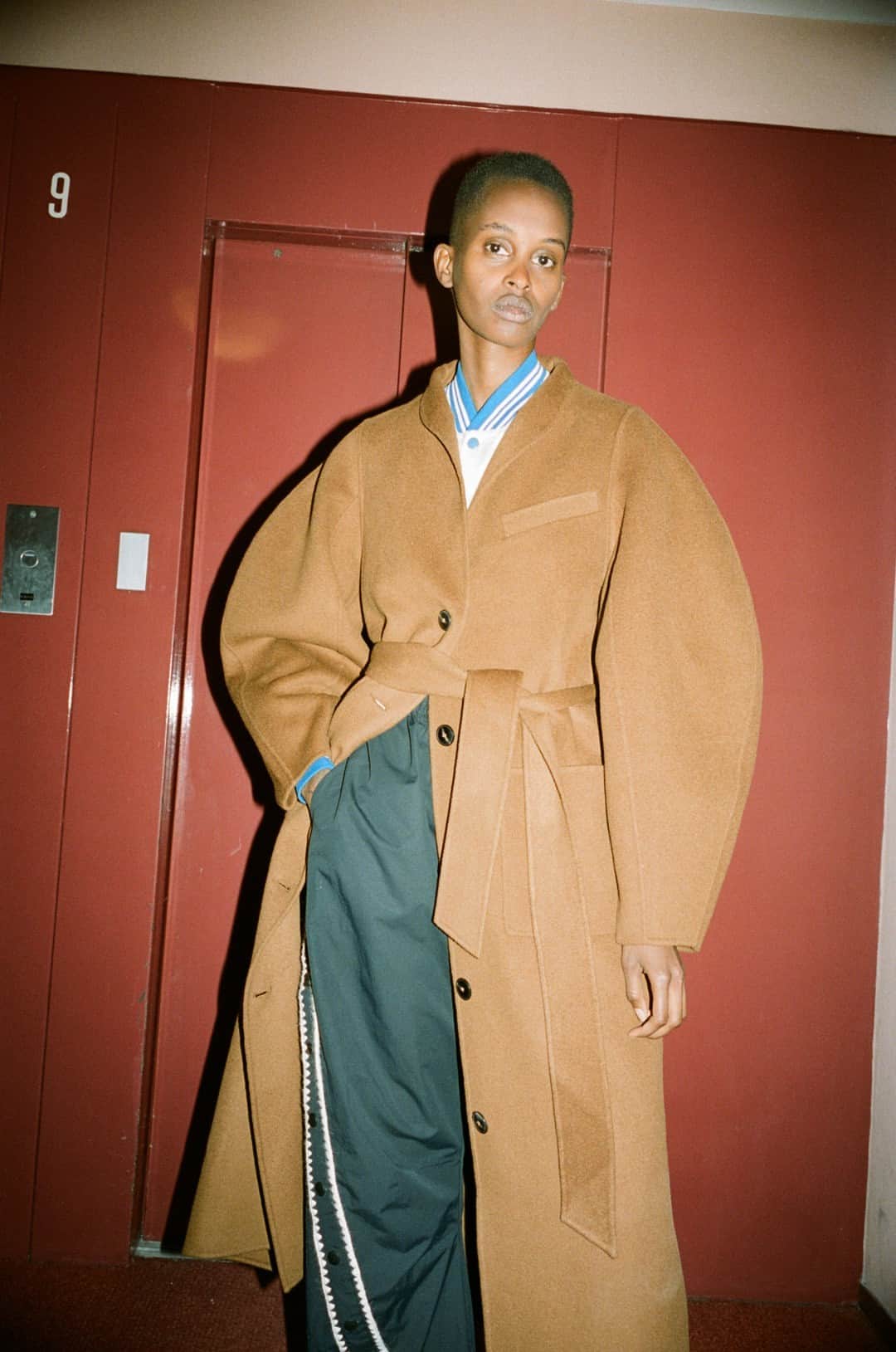 シー ニューヨークのインスタグラム：「Layered to perfection ♥️ The Darel coat and Macie windbreaker pants ⁣#seanewyork」