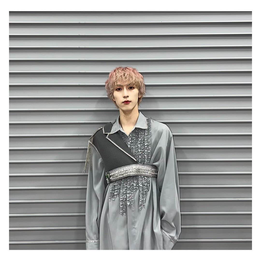 四谷真佑さんのインスタグラム写真 - (四谷真佑Instagram)「新衣装かっこいいよね♚♔」10月5日 20時21分 - 428_shinsuke