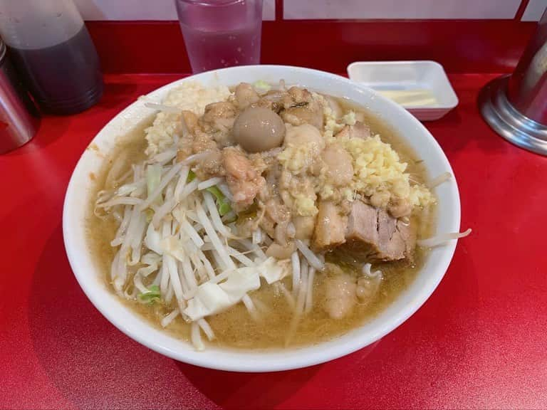 えみっくすさんのインスタグラム写真 - (えみっくすInstagram)「最近ラーメン載せてないけどちゃんと食べてるよーദ്ദി ˃ ᵕ ˂ )  ① ラーメン二郎横浜関内店(汁なし) ②麺屋HERO(一周年限定「みそろー」)(駒込) ③濃麺 海月(千葉) ④麺や いま村(巣鴨) ⑤MENクライ(大門らへん) ⑥らーめん 鴨&葱(巣鴨) ⑦東京らあめんタワー(大門らへん) ⑧ベジポタつけ麺 えん寺(池袋) ⑨炭火焼濃厚中華そば 奥倫道(大門らへん) ⑩麺匠 真武咲弥(渋谷)  ※順不同です  🍬 .｡ _________________________ ｡. 🍬   　えみっくすおすすめのグルメ情報を ︎︎ 　　　▶️ #えみっくすグルメ ◀️  　　　でまとめています⸜(*⃙⃘'ᵕ'*⃙⃘)⸝⋆*   　気になるお店があればぜひ食べに行って  　ハッシュタグをつけて投稿してね📷✨  🍬 .｡ _________________________ ｡. 🍬   #ラーメン  #ラーメン部  #ラーメン女子  #ラーメン二郎  #ラーメン好きな人と繋がりたい  #麺スタグラム  #麺ヘラ  #ラーメン二郎横浜関内店  #二郎  #麺屋hero  #濃麺海月  #いま村  #menクライ  #鴨to葱  #東京らあめんタワー  #えん寺  #ベジポタ  #奥倫道  #真武咲弥  #巣鴨ラーメン  #大門ラーメン  #千葉ラーメン  #関内ラーメン  #関内  #駒込ラーメン  #池袋ラーメン  #渋谷ラーメン  #ramen  #japan」10月5日 20時23分 - emix_momoka