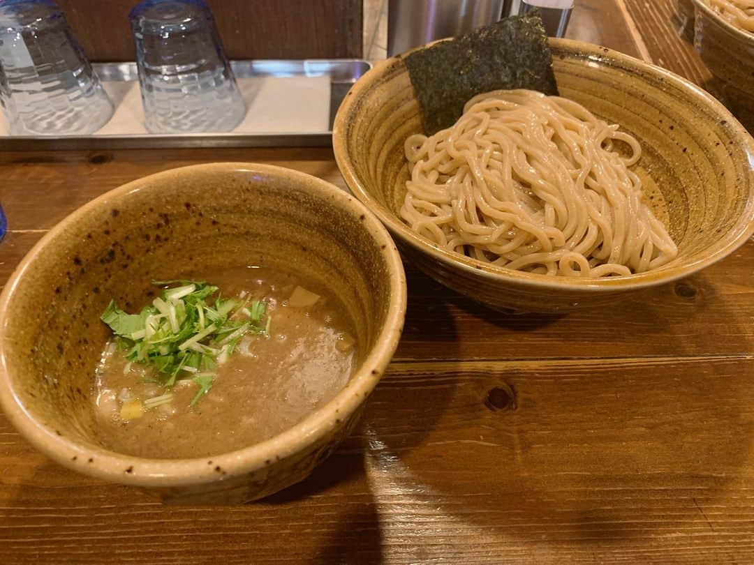 えみっくすさんのインスタグラム写真 - (えみっくすInstagram)「最近ラーメン載せてないけどちゃんと食べてるよーദ്ദി ˃ ᵕ ˂ )  ① ラーメン二郎横浜関内店(汁なし) ②麺屋HERO(一周年限定「みそろー」)(駒込) ③濃麺 海月(千葉) ④麺や いま村(巣鴨) ⑤MENクライ(大門らへん) ⑥らーめん 鴨&葱(巣鴨) ⑦東京らあめんタワー(大門らへん) ⑧ベジポタつけ麺 えん寺(池袋) ⑨炭火焼濃厚中華そば 奥倫道(大門らへん) ⑩麺匠 真武咲弥(渋谷)  ※順不同です  🍬 .｡ _________________________ ｡. 🍬   　えみっくすおすすめのグルメ情報を ︎︎ 　　　▶️ #えみっくすグルメ ◀️  　　　でまとめています⸜(*⃙⃘'ᵕ'*⃙⃘)⸝⋆*   　気になるお店があればぜひ食べに行って  　ハッシュタグをつけて投稿してね📷✨  🍬 .｡ _________________________ ｡. 🍬   #ラーメン  #ラーメン部  #ラーメン女子  #ラーメン二郎  #ラーメン好きな人と繋がりたい  #麺スタグラム  #麺ヘラ  #ラーメン二郎横浜関内店  #二郎  #麺屋hero  #濃麺海月  #いま村  #menクライ  #鴨to葱  #東京らあめんタワー  #えん寺  #ベジポタ  #奥倫道  #真武咲弥  #巣鴨ラーメン  #大門ラーメン  #千葉ラーメン  #関内ラーメン  #関内  #駒込ラーメン  #池袋ラーメン  #渋谷ラーメン  #ramen  #japan」10月5日 20時23分 - emix_momoka