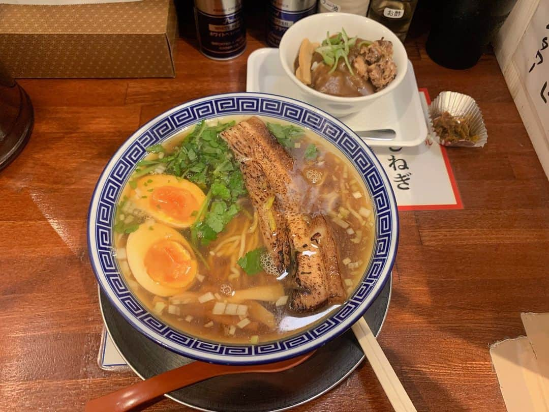 えみっくすさんのインスタグラム写真 - (えみっくすInstagram)「最近ラーメン載せてないけどちゃんと食べてるよーദ്ദി ˃ ᵕ ˂ )  ① ラーメン二郎横浜関内店(汁なし) ②麺屋HERO(一周年限定「みそろー」)(駒込) ③濃麺 海月(千葉) ④麺や いま村(巣鴨) ⑤MENクライ(大門らへん) ⑥らーめん 鴨&葱(巣鴨) ⑦東京らあめんタワー(大門らへん) ⑧ベジポタつけ麺 えん寺(池袋) ⑨炭火焼濃厚中華そば 奥倫道(大門らへん) ⑩麺匠 真武咲弥(渋谷)  ※順不同です  🍬 .｡ _________________________ ｡. 🍬   　えみっくすおすすめのグルメ情報を ︎︎ 　　　▶️ #えみっくすグルメ ◀️  　　　でまとめています⸜(*⃙⃘'ᵕ'*⃙⃘)⸝⋆*   　気になるお店があればぜひ食べに行って  　ハッシュタグをつけて投稿してね📷✨  🍬 .｡ _________________________ ｡. 🍬   #ラーメン  #ラーメン部  #ラーメン女子  #ラーメン二郎  #ラーメン好きな人と繋がりたい  #麺スタグラム  #麺ヘラ  #ラーメン二郎横浜関内店  #二郎  #麺屋hero  #濃麺海月  #いま村  #menクライ  #鴨to葱  #東京らあめんタワー  #えん寺  #ベジポタ  #奥倫道  #真武咲弥  #巣鴨ラーメン  #大門ラーメン  #千葉ラーメン  #関内ラーメン  #関内  #駒込ラーメン  #池袋ラーメン  #渋谷ラーメン  #ramen  #japan」10月5日 20時23分 - emix_momoka