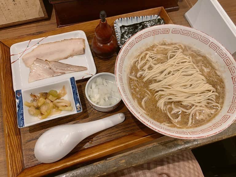 えみっくすさんのインスタグラム写真 - (えみっくすInstagram)「最近ラーメン載せてないけどちゃんと食べてるよーദ്ദി ˃ ᵕ ˂ )  ① ラーメン二郎横浜関内店(汁なし) ②麺屋HERO(一周年限定「みそろー」)(駒込) ③濃麺 海月(千葉) ④麺や いま村(巣鴨) ⑤MENクライ(大門らへん) ⑥らーめん 鴨&葱(巣鴨) ⑦東京らあめんタワー(大門らへん) ⑧ベジポタつけ麺 えん寺(池袋) ⑨炭火焼濃厚中華そば 奥倫道(大門らへん) ⑩麺匠 真武咲弥(渋谷)  ※順不同です  🍬 .｡ _________________________ ｡. 🍬   　えみっくすおすすめのグルメ情報を ︎︎ 　　　▶️ #えみっくすグルメ ◀️  　　　でまとめています⸜(*⃙⃘'ᵕ'*⃙⃘)⸝⋆*   　気になるお店があればぜひ食べに行って  　ハッシュタグをつけて投稿してね📷✨  🍬 .｡ _________________________ ｡. 🍬   #ラーメン  #ラーメン部  #ラーメン女子  #ラーメン二郎  #ラーメン好きな人と繋がりたい  #麺スタグラム  #麺ヘラ  #ラーメン二郎横浜関内店  #二郎  #麺屋hero  #濃麺海月  #いま村  #menクライ  #鴨to葱  #東京らあめんタワー  #えん寺  #ベジポタ  #奥倫道  #真武咲弥  #巣鴨ラーメン  #大門ラーメン  #千葉ラーメン  #関内ラーメン  #関内  #駒込ラーメン  #池袋ラーメン  #渋谷ラーメン  #ramen  #japan」10月5日 20時23分 - emix_momoka