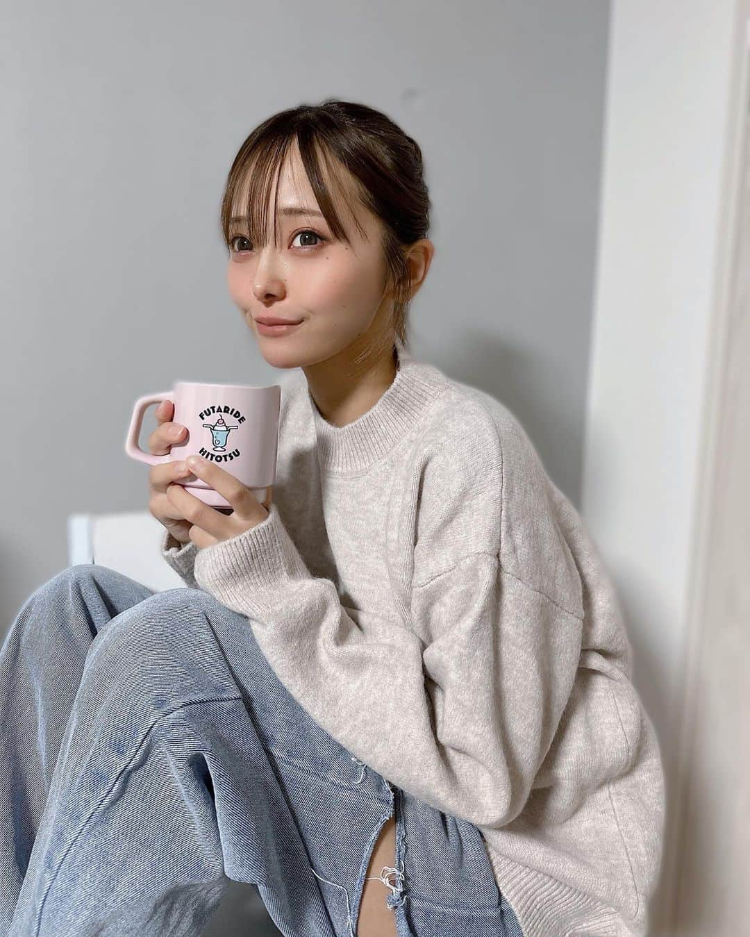 ななまるのインスタグラム：「すっかり肌寒くなって秋が来た🥹🍂 ニットが大活躍する季節🧶  【 ミックスカラーオーバーサイズニット 】 ちくちくせず、首元も詰まってないから 丸顔のななまるでも可愛く着こなせる❤︎ 形も可愛くてゆるっと着るのが気分~ 下はデニム合わせてるよん🌕  （身長152㌢ フリーサイズ）  ZOZOTOWNでMAX50％OFFセール開催中！  【ada9087b】ZOZOで検索してみてね！ . . . #ada #エイダ #エイダコーデ #zozotown #zozo購入品 #zozotown購入品 #ニット #オーバーサイズニット #プチプラ #プチプラコーデ #韓国ファッション #着回しコーデ #ユニクロ #ZARA #ザラ #GU #ジーユー #shein #uniqlo」