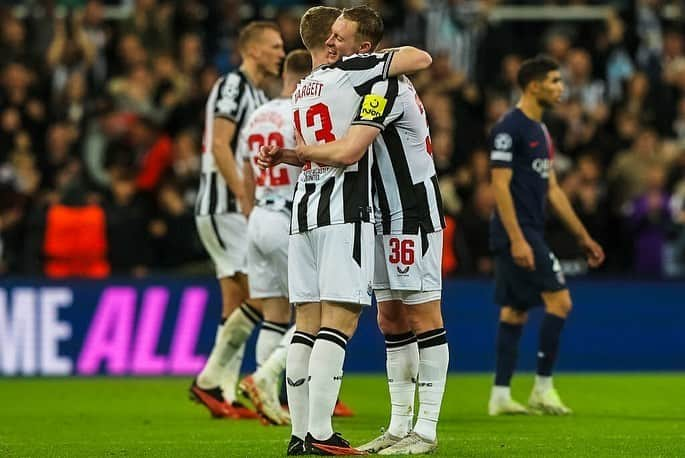 マット・ターゲットさんのインスタグラム写真 - (マット・ターゲットInstagram)「An honour to make my Champions League debut with this club. Special place, special night, special group! Fans and the team were incredible 🖤」10月5日 18時52分 - mattytargett