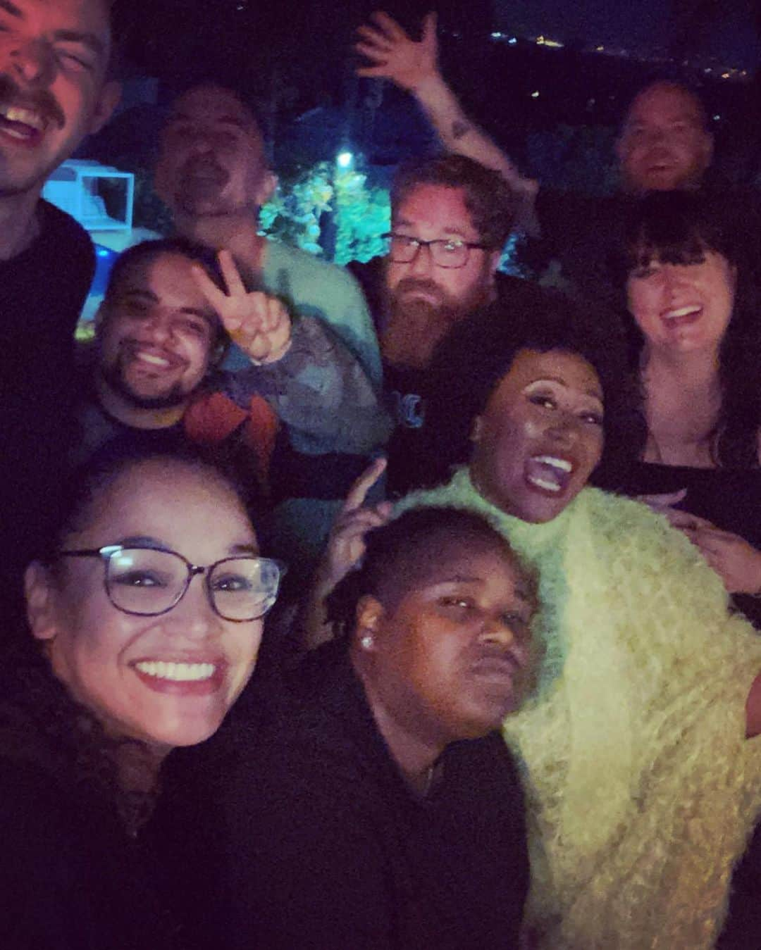 Emeli Sandéさんのインスタグラム写真 - (Emeli SandéInstagram)「Wow South Africa!!!  🇿🇦✨✨🥹😍💜 Thank you for an incredible trip!  It was a real highlight to sing Brighter Days with the wonderful  @mzansiyouthchoir  ☀️🙏🏽 beautiful energy, stunning talent!   Thank you Aunty Rhoda and Helen for flying in from Zambia for a Sande musical reunion 🥰🥰  Pleasure to meet you @saadique @madame_picasso 💜 thank you for the fabulous glam! 🦸🏽‍♀️  And @thebemagugu thank you for the beautiful dresses! Absolutely love your work!! 😍  Massive thank you to Mpumi Madisa, @mrdavidbloch @hillsshaw @debbierakusin @lwazimngoma  for making us all feel so welcome!  My first show in Africa! Can’t wait to come back again x 🌍🎶」10月5日 18時54分 - emelisande