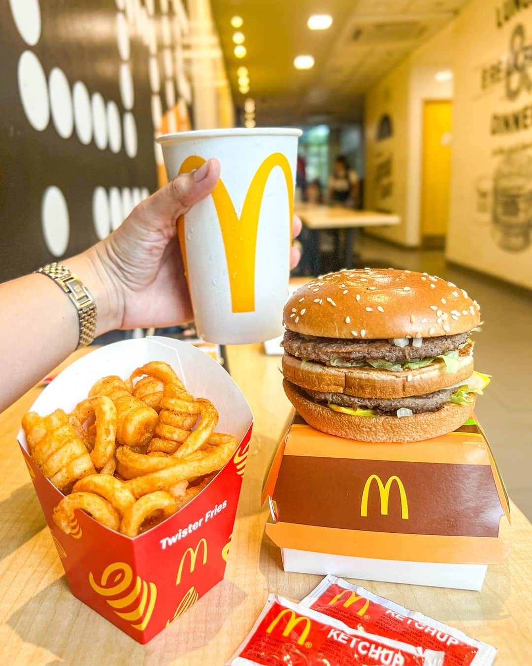 McDonald's Philippinesのインスタグラム：「WHAT IF... order kayo ng Big Mac & Twister Fries today? 🤯   📸: @han.rocha」