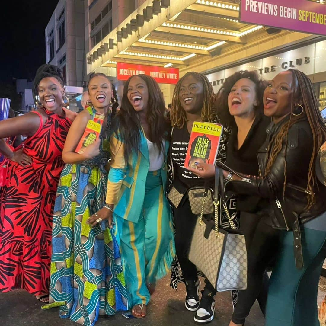 テヨナ・パリスさんのインスタグラム写真 - (テヨナ・パリスInstagram)「SHINE, SISTER, SHIIIINE!!! My sis @iammetch had her Broadway Debut this week and when I tell you seeing her in THIS PLAY, at this moment, with this CAST is nothing short of AAAAHHHMAAAZING!! We are so proud of you @iammetch!! You've poured every fiber of your being into mastering your craft, and the passion, boldness, fire that makes you- YOU- is what makes us love 'Ndidi', O!! I Luh you BIG BIG @iammetch!!   If you're in NYC do yourself a favor and RUN and go see #JajaBroadway written by the incomparable, stunning, multi- talented sis @jjbioh!! 🖤🖤🖤」10月5日 18時59分 - teyonahparris