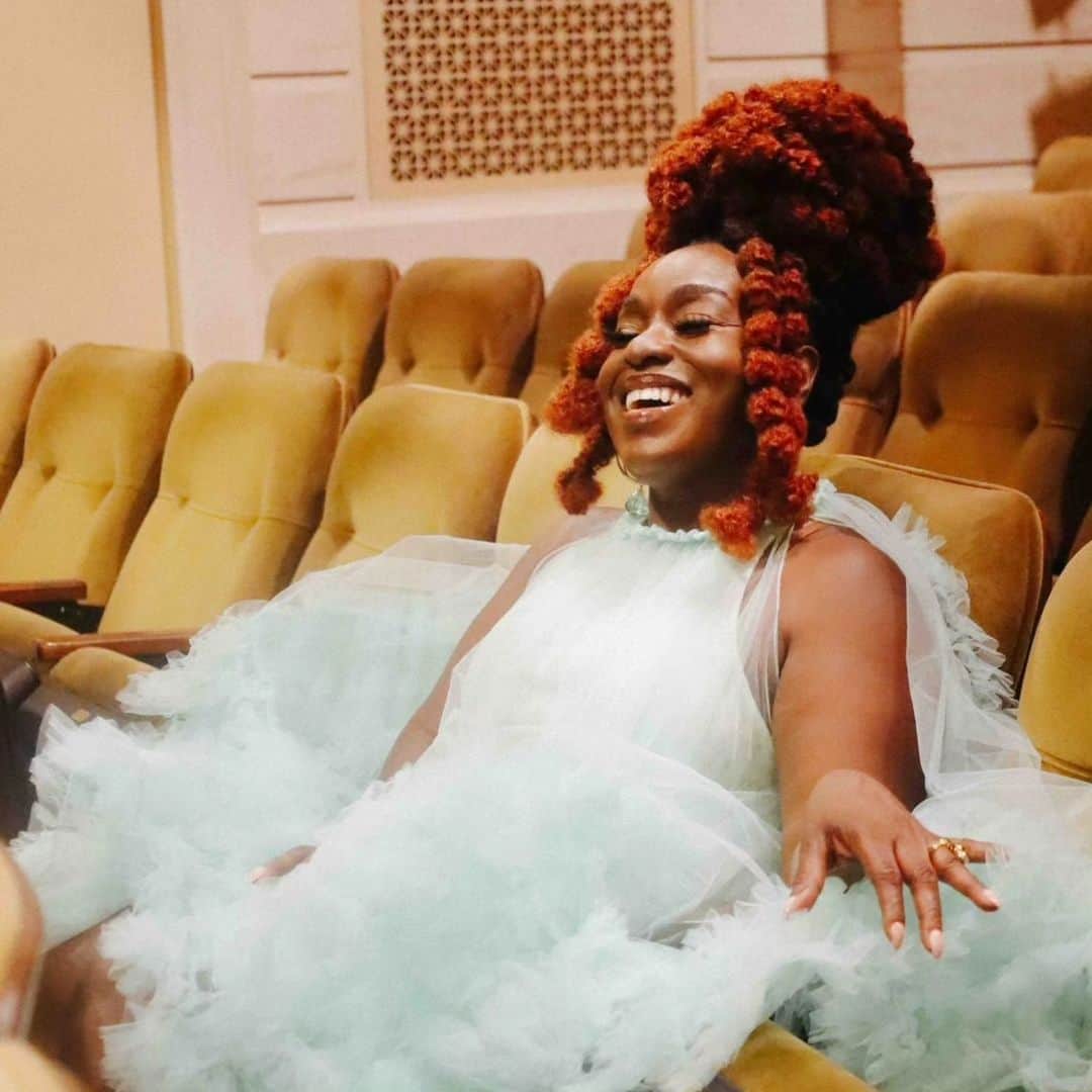 テヨナ・パリスのインスタグラム：「SHINE, SISTER, SHIIIINE!!! My sis @iammetch had her Broadway Debut this week and when I tell you seeing her in THIS PLAY, at this moment, with this CAST is nothing short of AAAAHHHMAAAZING!! We are so proud of you @iammetch!! You've poured every fiber of your being into mastering your craft, and the passion, boldness, fire that makes you- YOU- is what makes us love 'Ndidi', O!! I Luh you BIG BIG @iammetch!!   If you're in NYC do yourself a favor and RUN and go see #JajaBroadway written by the incomparable, stunning, multi- talented sis @jjbioh!! 🖤🖤🖤」