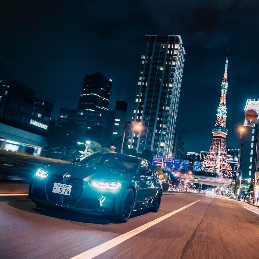 BMW Japanのインスタグラム：「THE M3でドライブしたくなったらいいねで教えてください。  夜の光を纏い、静寂を駆けぬける。  BMW M3 セダン アイル・オブ・マン・グリーン 最高出力：510 馬力〔375 kW〕*ヨーロッパ仕様車値  ※特別な許可を得て撮影しています  #BMW #駆けぬける歓び #BMWJapan #THEM3 #BMWM #BMWgram #bimmer #BMWlove #BMWlife #東京タワー」