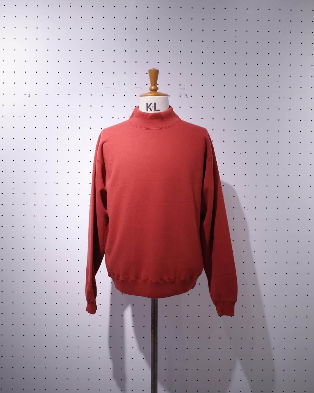 JOURNAL STANDARD 表参道のインスタグラム：「【 J.S.HOMESTEAD 】  @js_homestead  ⁡ ---------------------------------------- ⁡ ▶︎FRENCH TERRY MOCK NECK SWEAT ¥15,400- tax included [No,23070470190030]  -----  #journalstandard#ジャーナルスタンダード  #harajuku#omotesando#mensfashion#mens#styling#coordinate#streetwear#23aw#unisexfashion#原宿#表参道 #jshomestead」