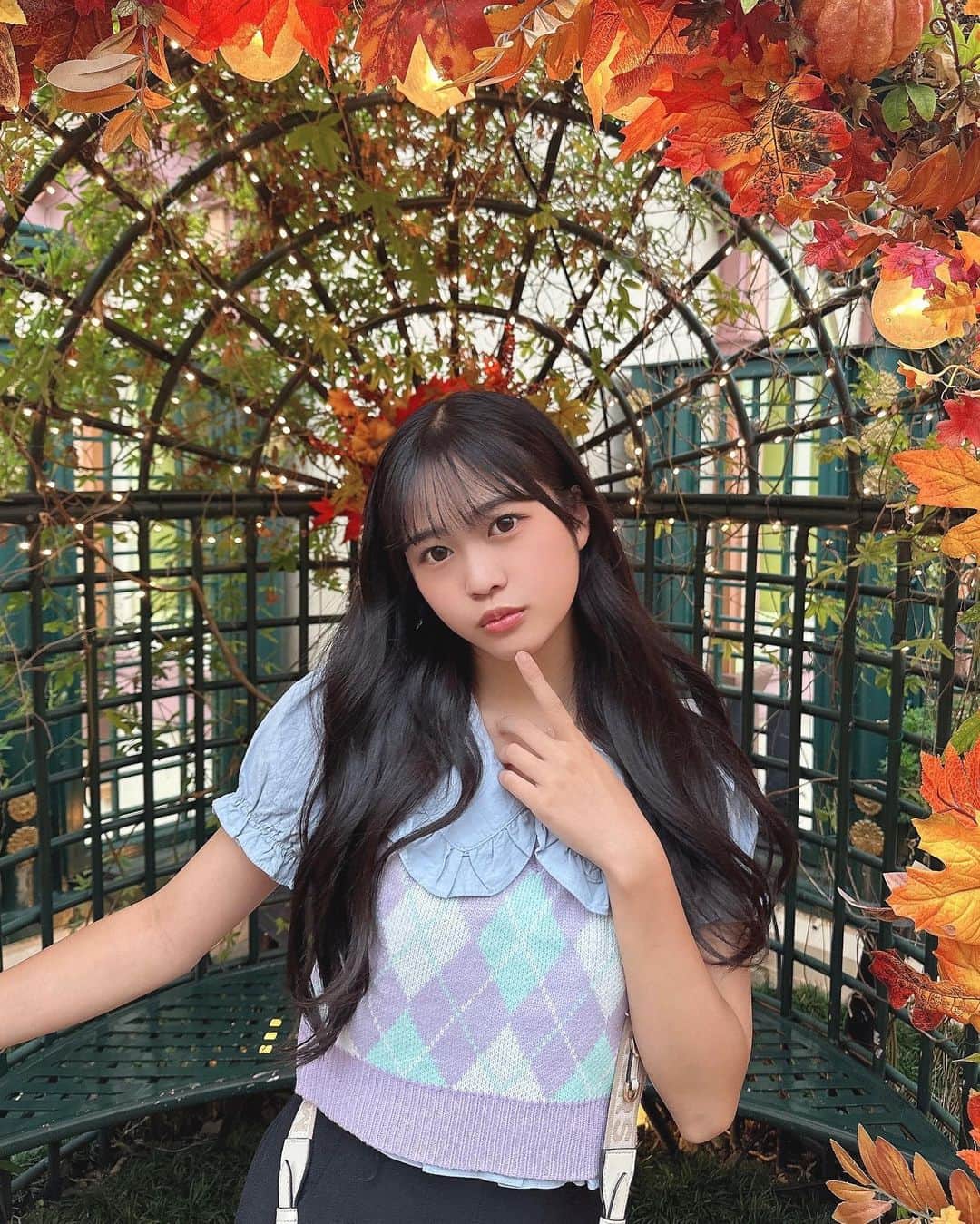 のインスタグラム：「🎃🪄 ハロウィンの雰囲気すき〜👻🧡  ❤︎‬┈┈┈‪‪❤︎‬┈┈┈‪‪❤︎‬┈┈┈‪‪❤︎‬┈┈┈‪‪❤︎‬‪‪‬┈┈┈‪‪❤︎‬┈┈┈‪‪❤︎‬  💎PureGi公式アカウント💎 @puregi_official #PureGi #ぷれっぢ #アイドル #ALICE #紫担当  . #ありるん #VINEYARD #ヴィンヤード #08 #jc3 #中学生 #女子中学生 #雰囲気 #垢抜け #黒髪 #ロング #おすすめ #ありすたぐらむ」
