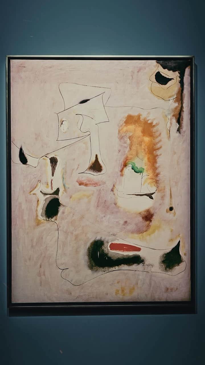 クリスティーズのインスタグラム：「‘Charred Beloved I’ by Arshile Gorky   Painted in the wake of the Armenian-American artist’s devastating studio fire in Sherman, Connecticut, Arshile Gorky’s ‘Charred Beloved I’ captures a pivotal moment of renewal and hope.   After the tragic fire, Gorky worked for several weeks in a 17th-floor ballroom on Fifth Avenue, where he created four magnificent paintings, known as the ‘Ballroom Series’, commemorating the numerous paintings, drawings and books that were lost in the fire. Sharp black biomorphic forms with swathes of sienna, crimson and midnight gray, suggesting flames, smoke and ash, mark the light-filled surface. The present lot, which stands out among the series for its visually complex and bright composition, is one of two from the series that remains in private hands.   The last Surrealist painter and the first of the Abstract Expressionists, Gorky is widely considered the most influential artist of the post-war era. This November, Christie’s will offer Gorky’s masterpiece ‘Charred Beloved I’ (1946) as a highlight of the 20th Century Evening Sale in New York.  20th Century Evening Sale | 9 November 2023 | New York」
