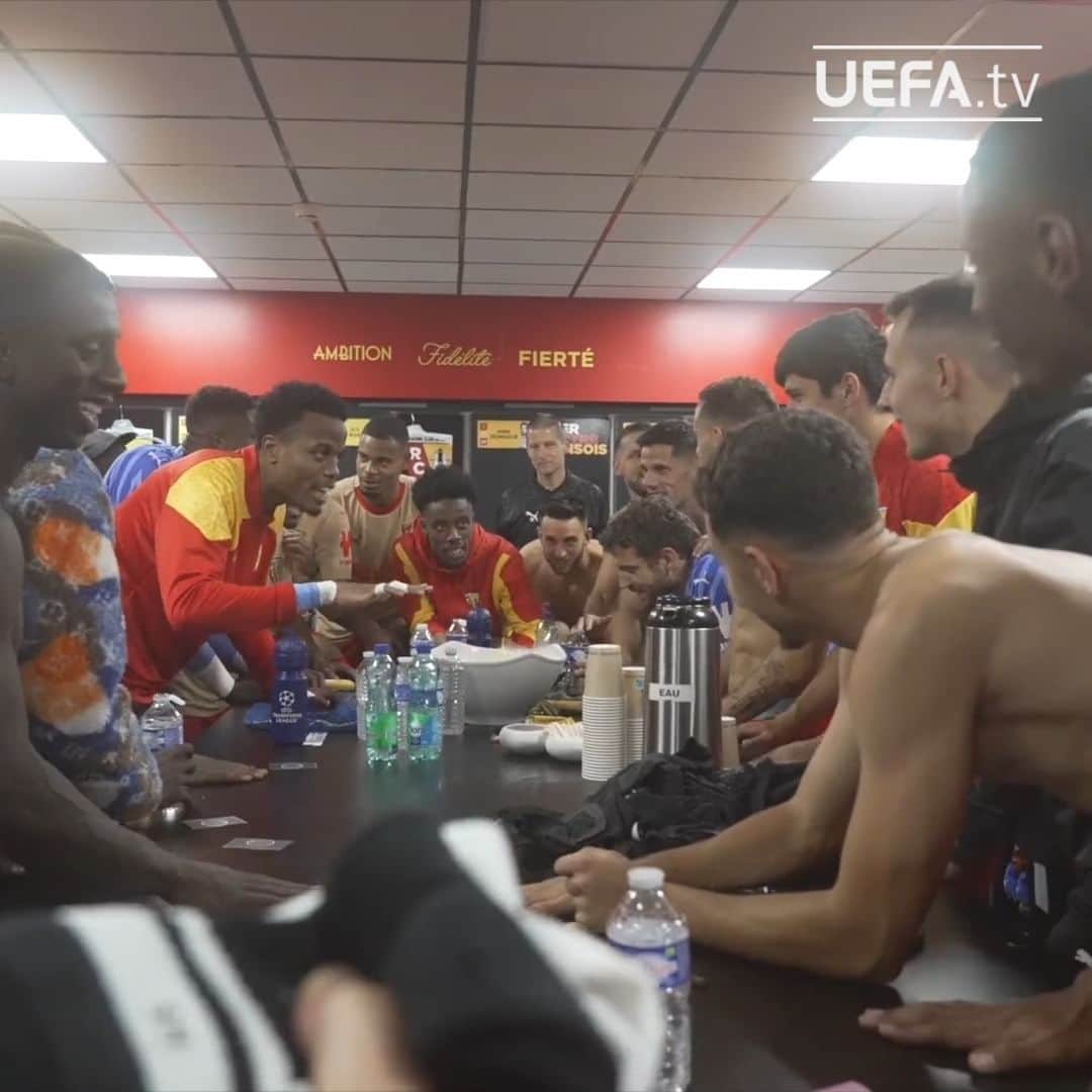 UEFAチャンピオンズリーグのインスタグラム：「Lens savour the moment 🙌  #UCL」