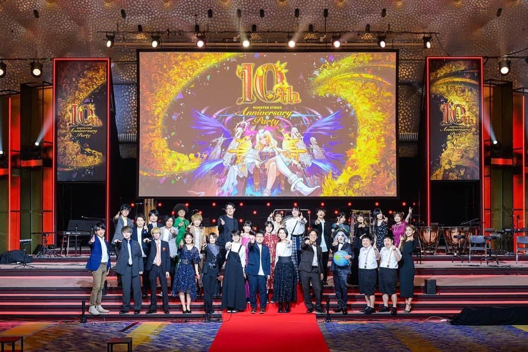 yumiのインスタグラム：「. やっほゆみだよ🌈 モンスターストライク10周年イベントに出演させて頂きました☺️🩷 凄い豪華な会場でお客さんとも距離感が近くとても刺激的なイベントでした☺️🩷 公式の配信や大きなイベントにも出させて頂いて好きでやっていたゲームに携わることが出来て本当に幸せです🥰🌈🩷最高ー🥰 初心を忘れず常に感謝してこれからも関われる事があれば精一杯頑張りたいと思います🍀 スタッフの皆様、関係者の皆様、演者の皆様ありがとうございました✨  本当におめでとう御座います🥰🩷 . . #モンスターストライク #モンスト #10周年おめでとう #10thanniversaryparty #10thアニパ」